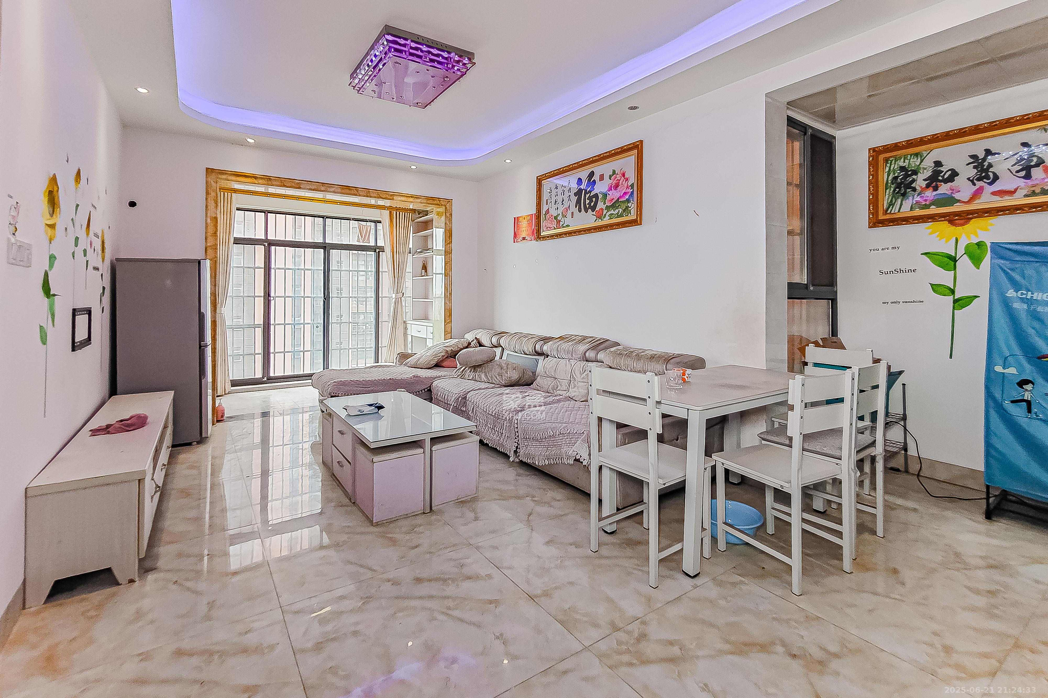 海伦春天 2室2厅2卫 49.8万 海伦春天 2室2厅2卫 49.8万客厅