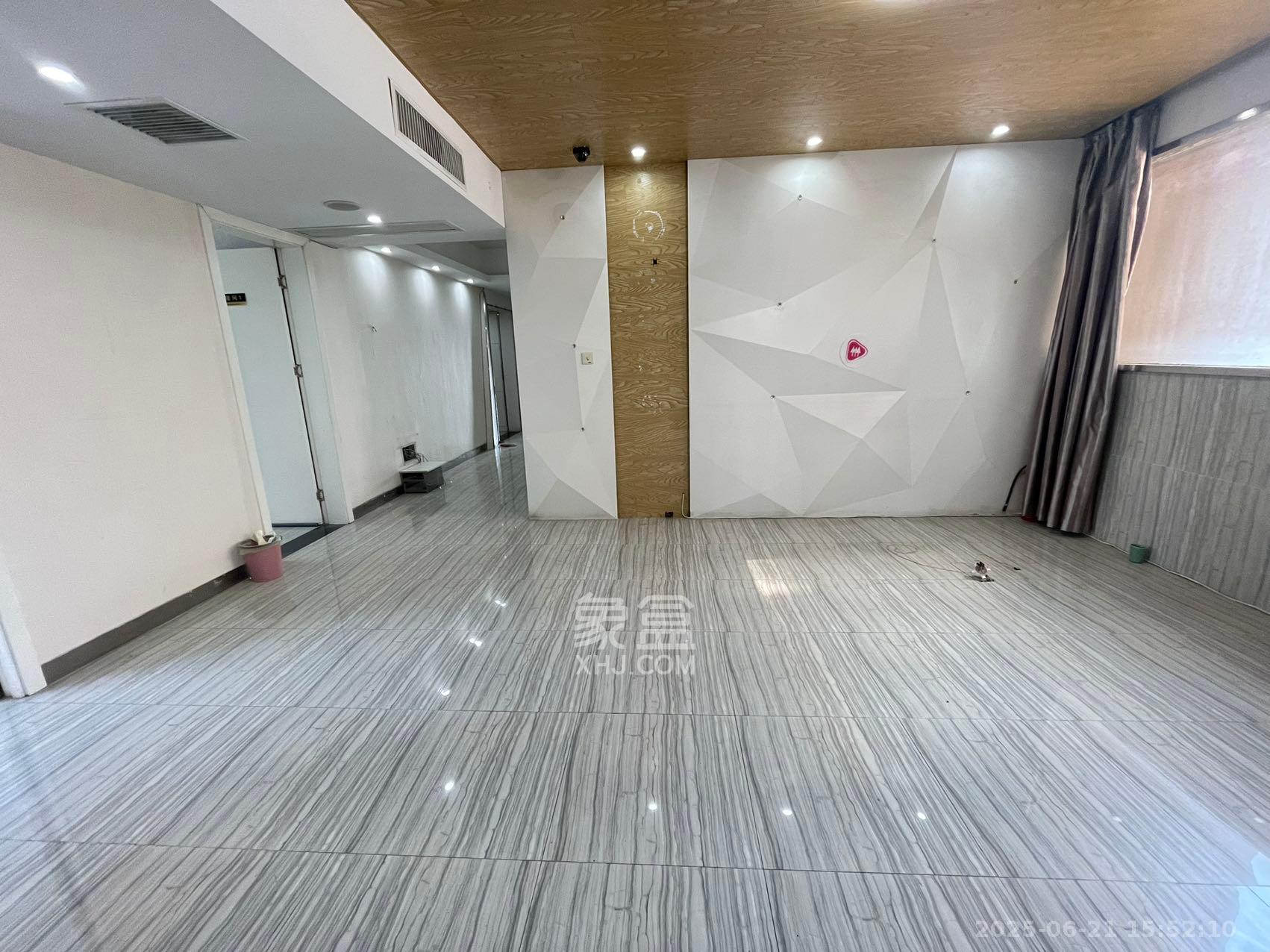 湘江世纪城富湾国际 5室2厅2卫 9500.0元/月 湘江世纪城富湾国际 5室2厅2卫 9500.0元/月室内图