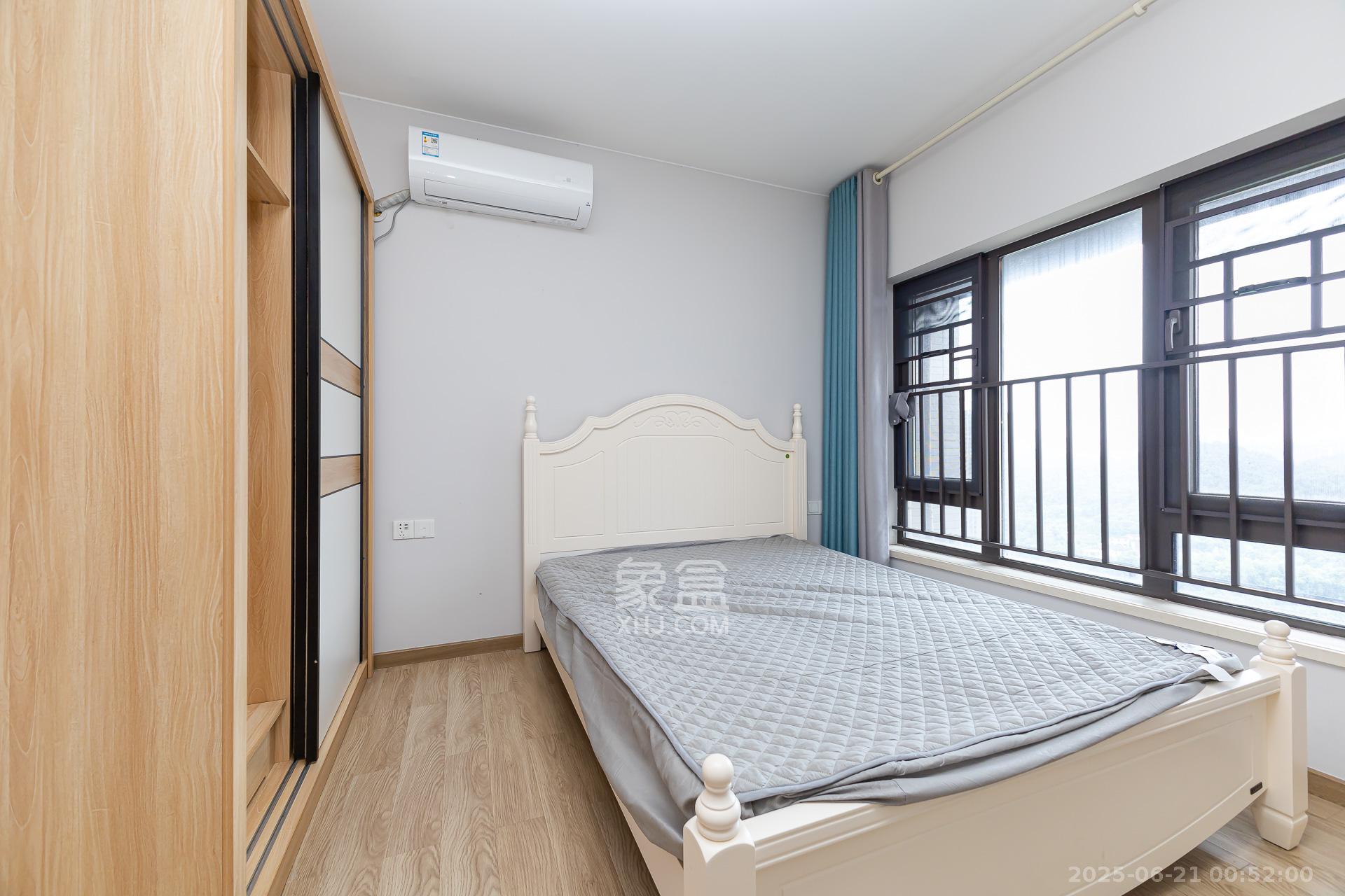 时代倾城五期 3室2厅1卫 68.0万 时代倾城五期 3室2厅1卫 68.0万卧室