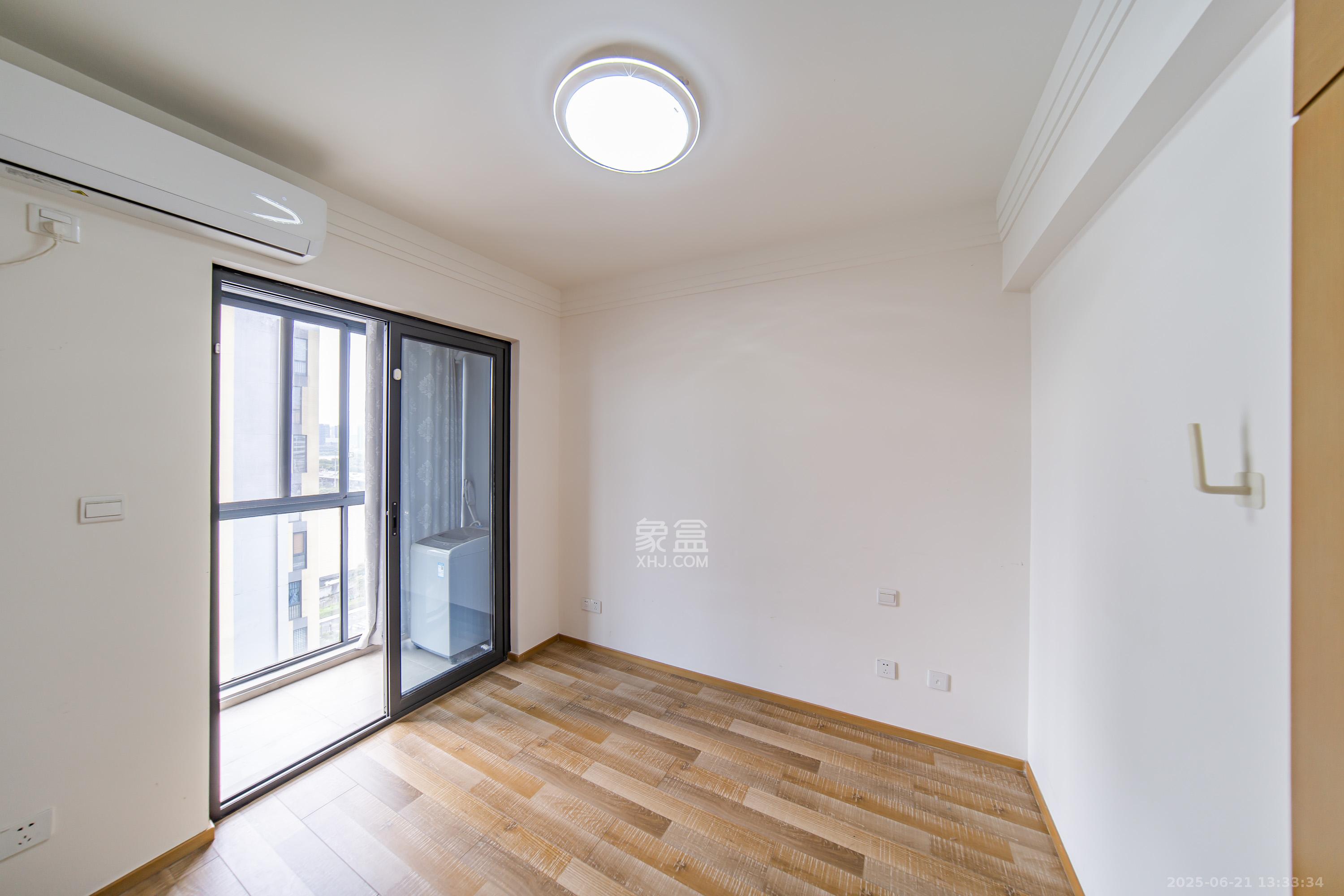 阳光100一期、四五期  3室2厅1卫    95.0万卧室