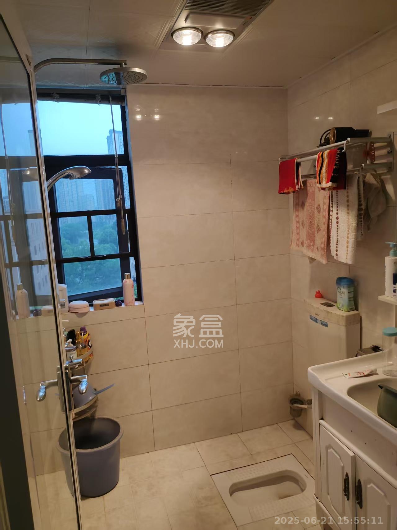 康桥长郡  3室2厅2卫   2200.00元/月室内图