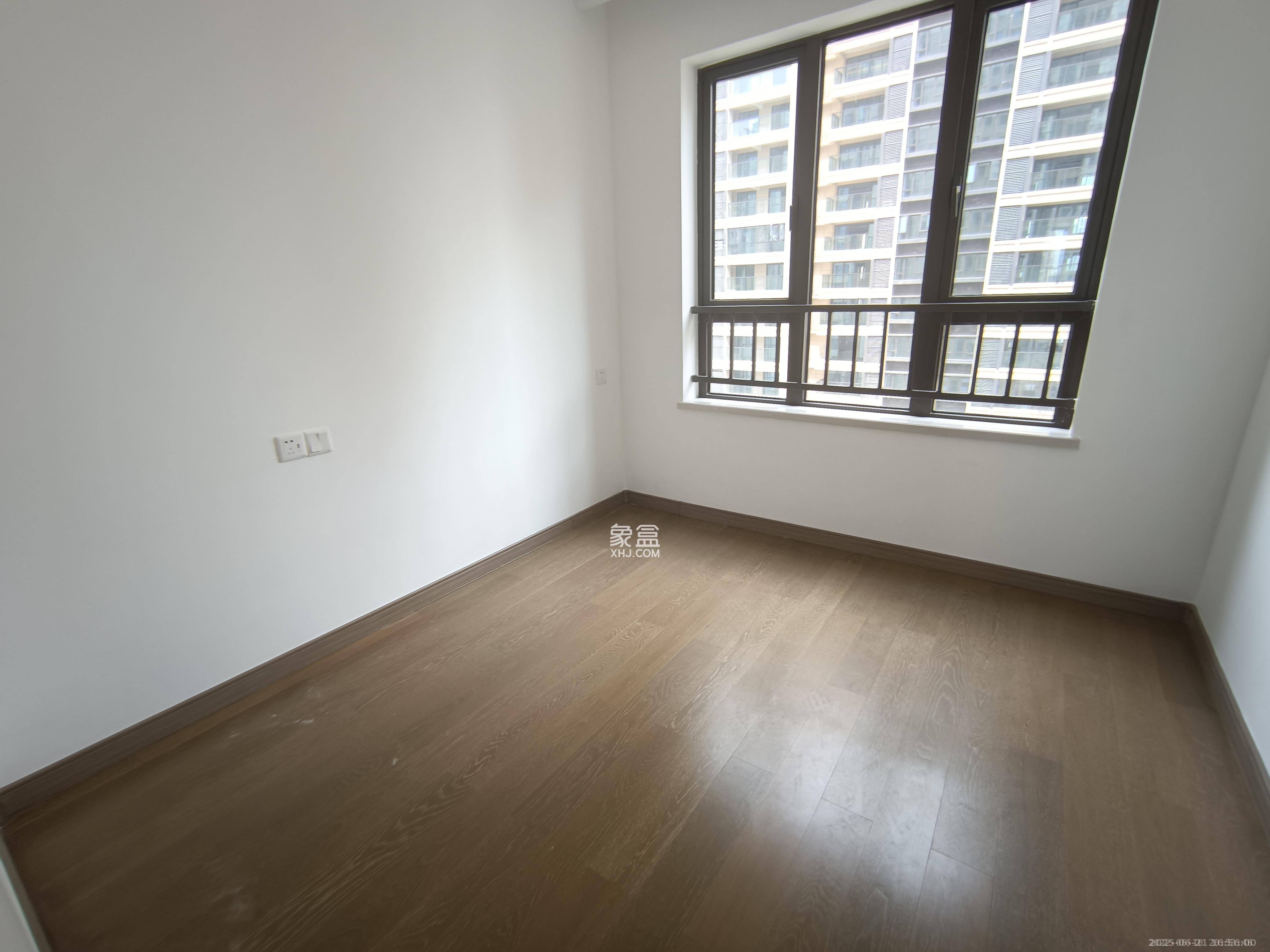 龙湖铂金中心(龙湖春江郦城) 3室2厅2卫 5000.0元/月 龙湖铂金中心(龙湖春江郦城) 3室2厅2卫 5000.0元/月室内图