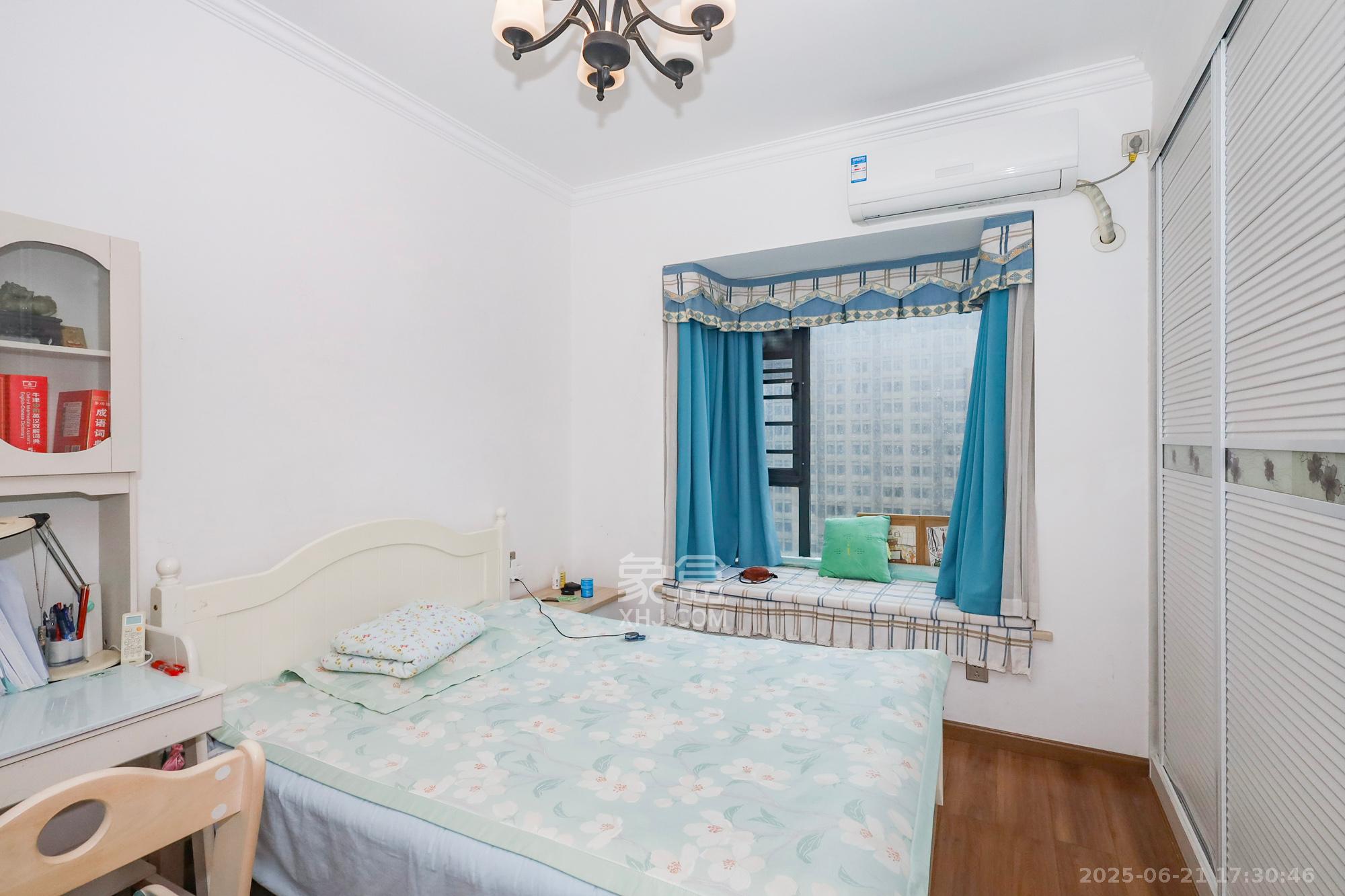 钰龙天下一期  3室1厅2卫    300.0万 钰龙天下一期  3室1厅2卫    300.0万卧室