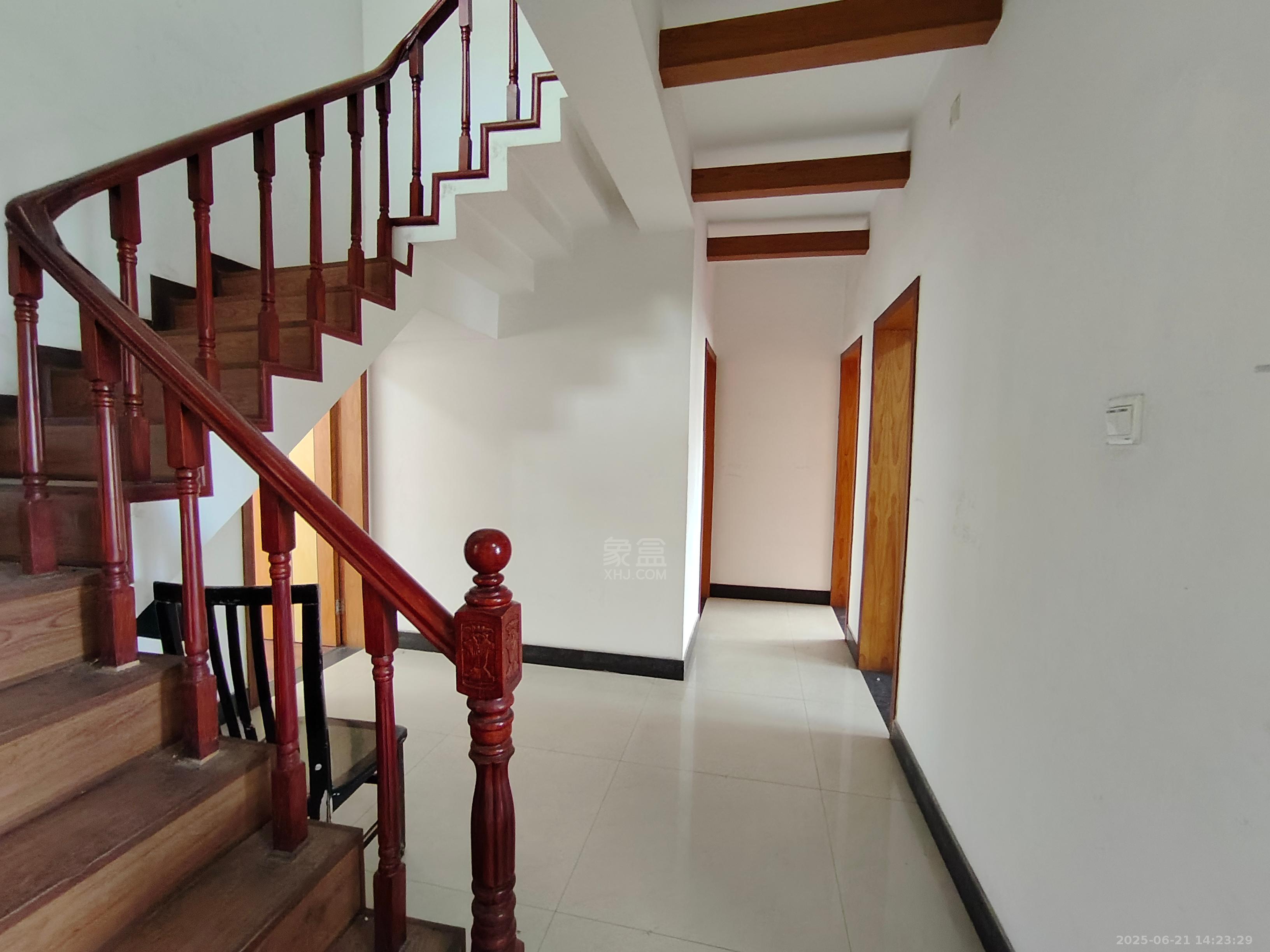 长城小区 4室2厅2卫 1350.0元/月 长城小区 4室2厅2卫 1350.0元/月室内图