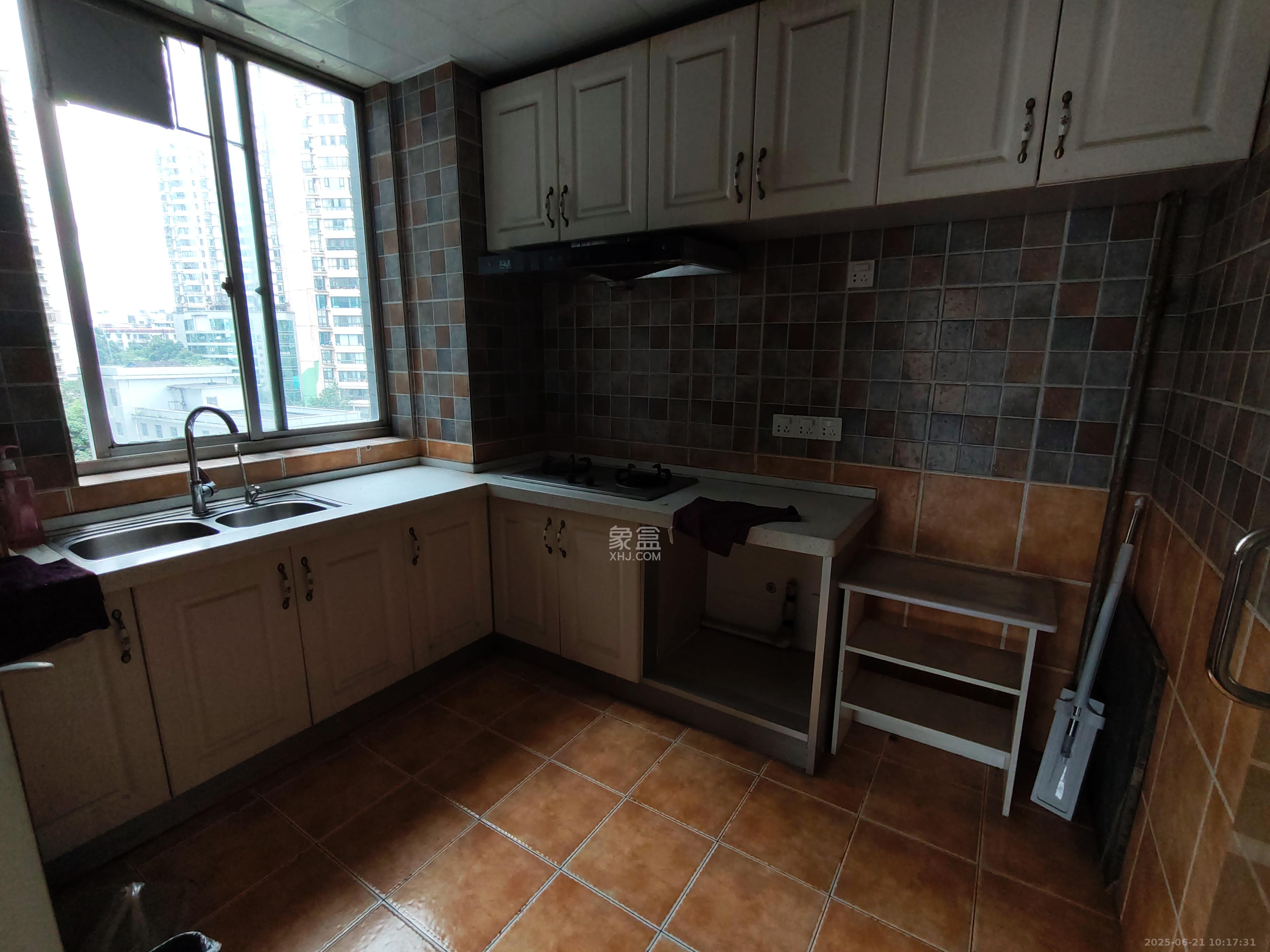 嘉盛奥美城 4室1厅1卫 3500.0元/月 嘉盛奥美城 4室1厅1卫 3500.0元/月室内图