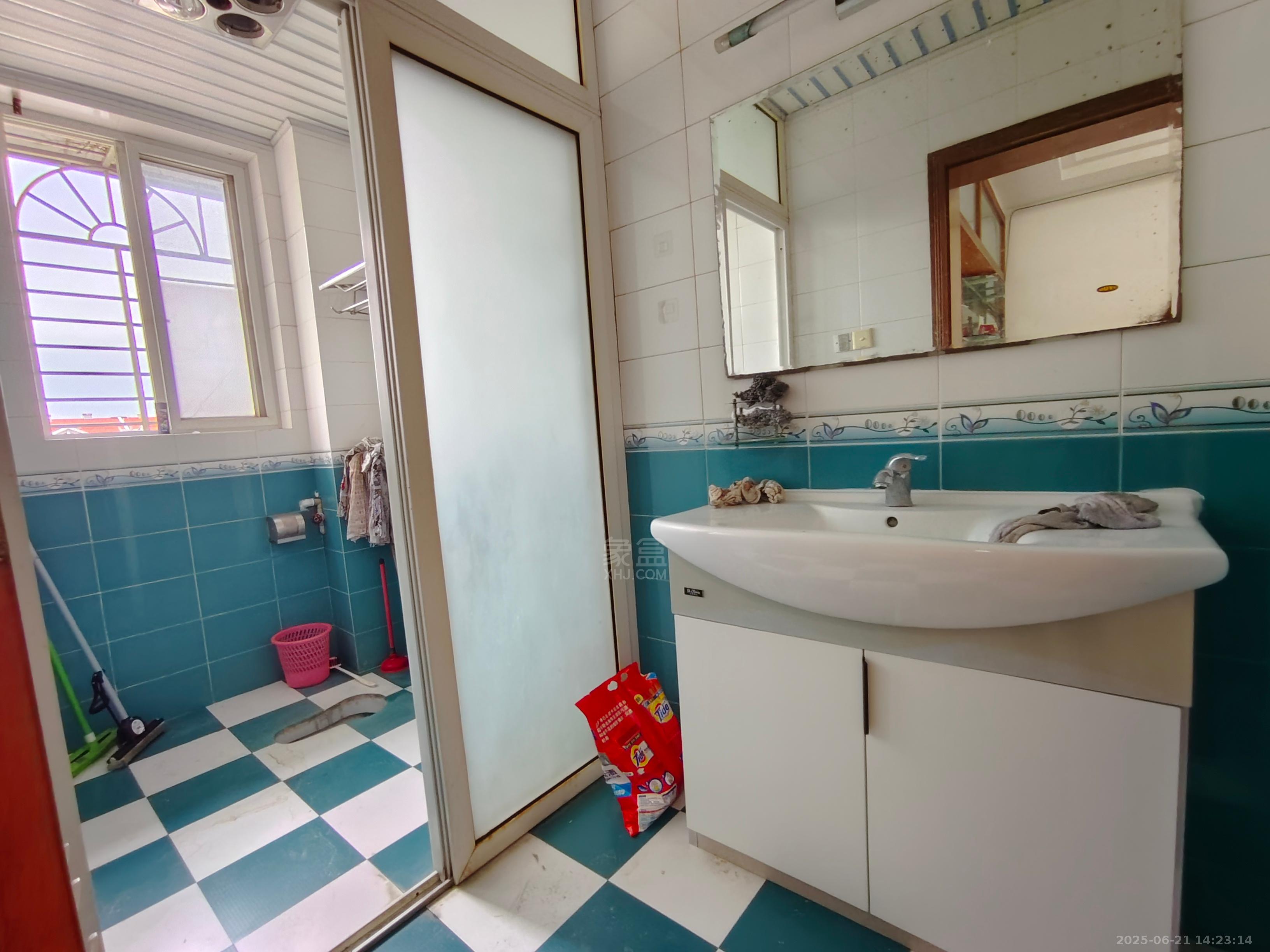 长城小区 4室2厅2卫 1350.0元/月 长城小区 4室2厅2卫 1350.0元/月室内图