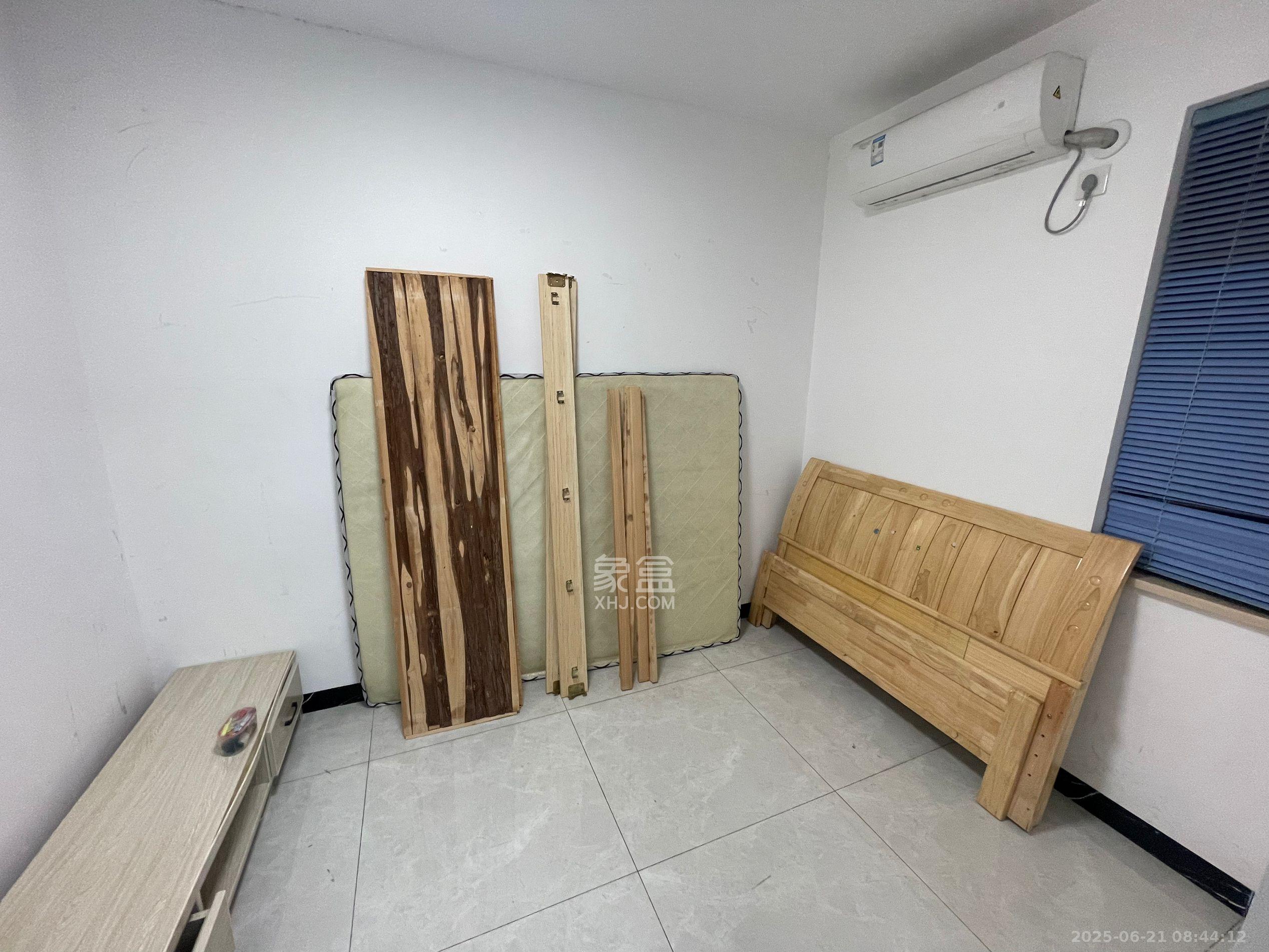 岳鞍阁小区 1室1厅1卫 1400.0元/月 岳鞍阁小区 1室1厅1卫 1400.0元/月室内图