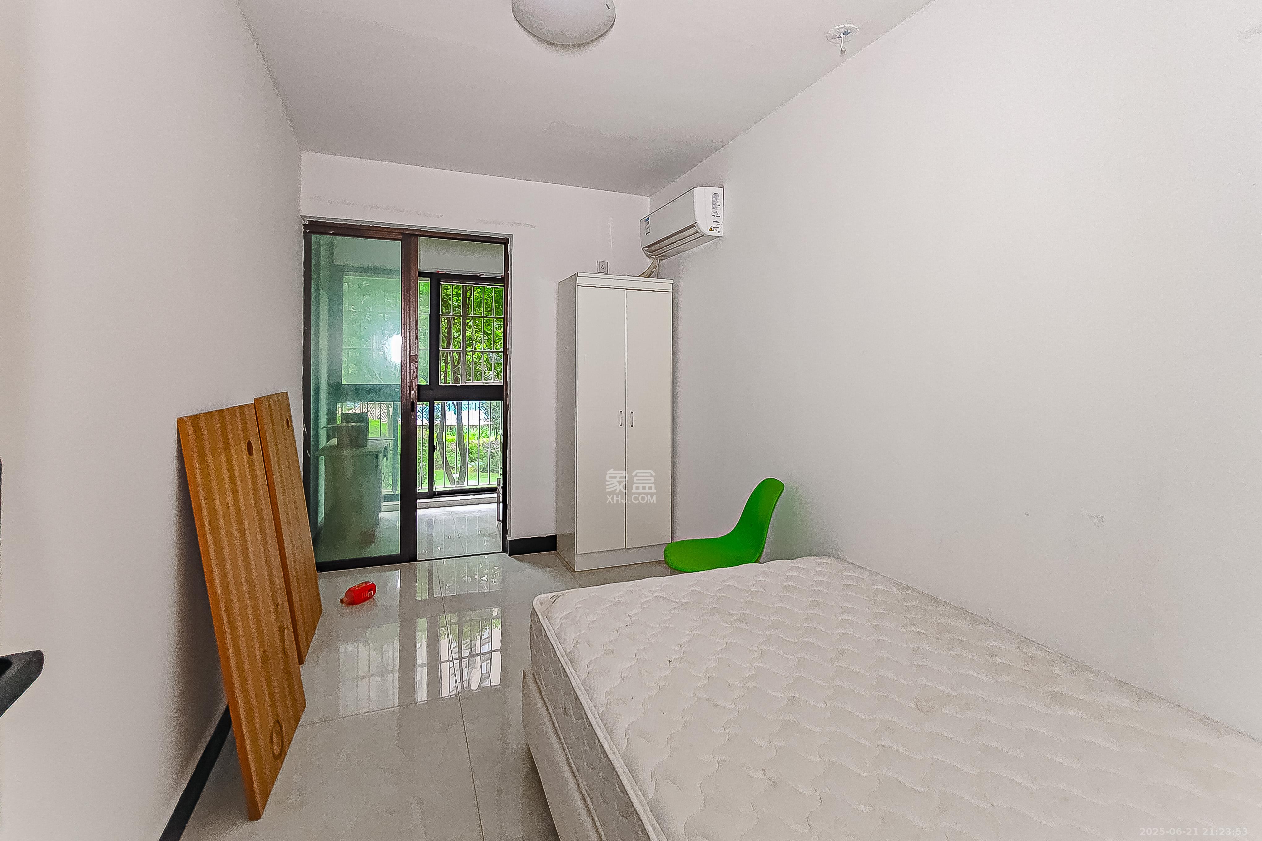 华润凤凰城三期 5室2厅3卫 129.8万 华润凤凰城三期 5室2厅3卫 129.8万卧室