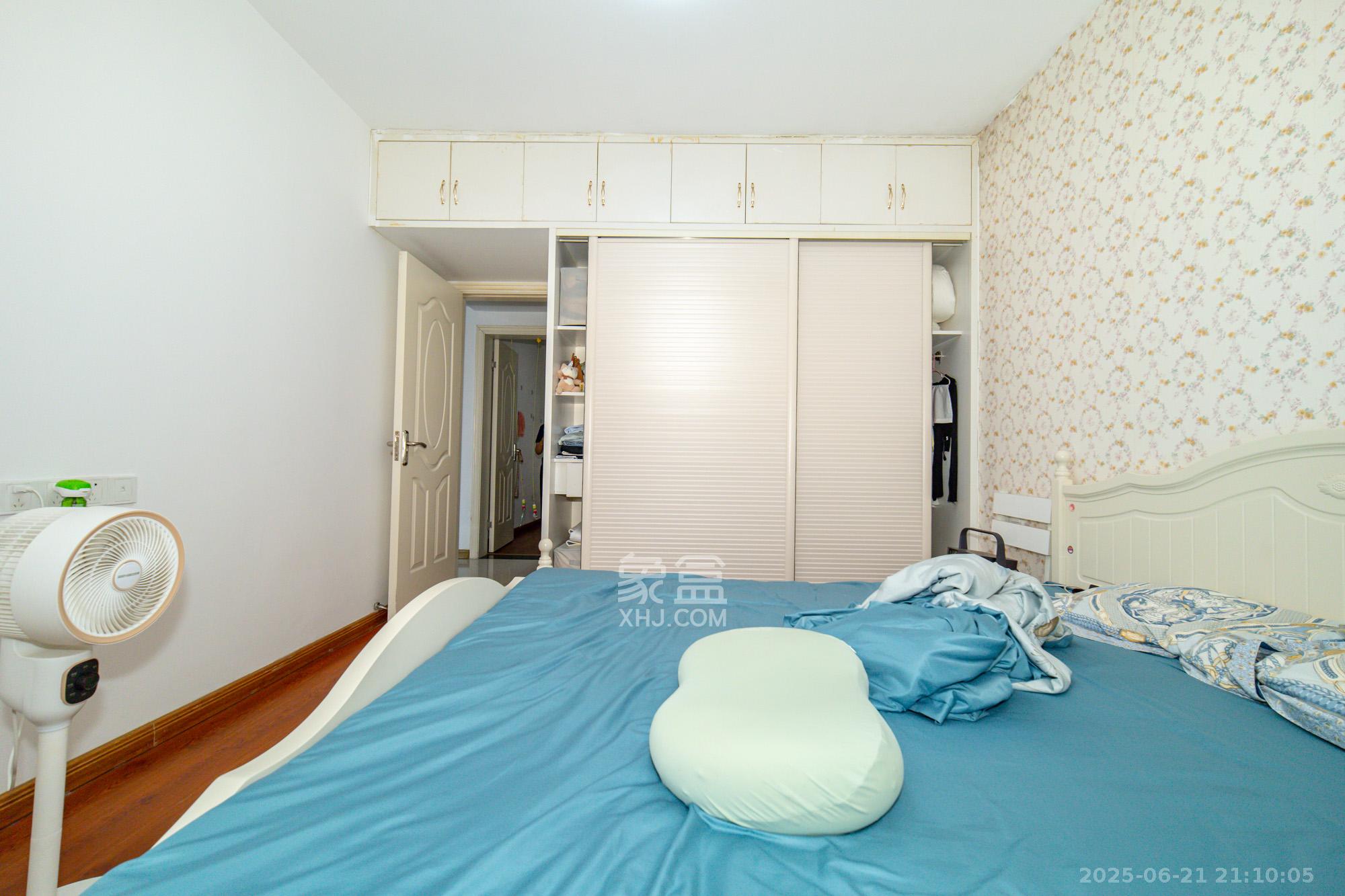 金科时代中心 3室2厅1卫 48.8万 金科时代中心 3室2厅1卫 48.8万卧室