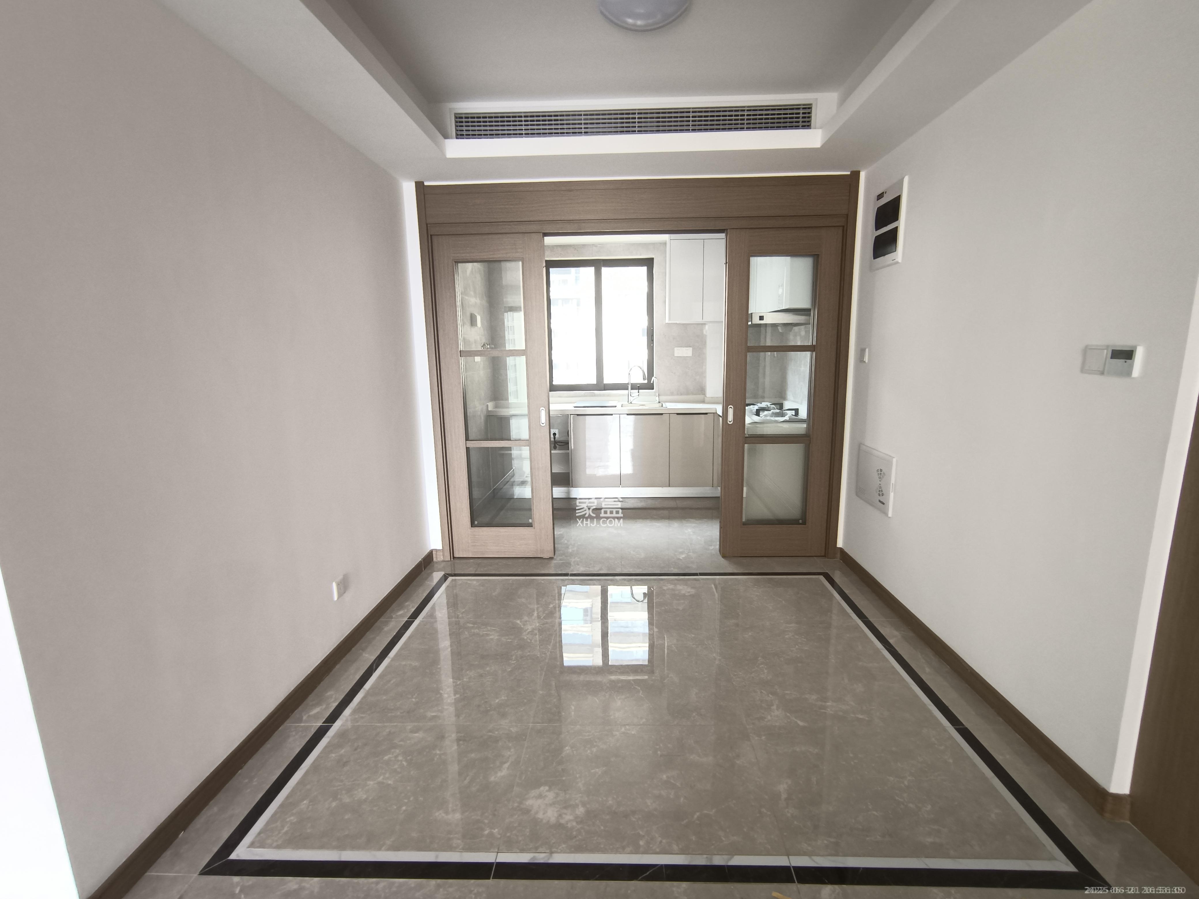 龙湖铂金中心(龙湖春江郦城) 3室2厅2卫 5000.0元/月 龙湖铂金中心(龙湖春江郦城) 3室2厅2卫 5000.0元/月室内图