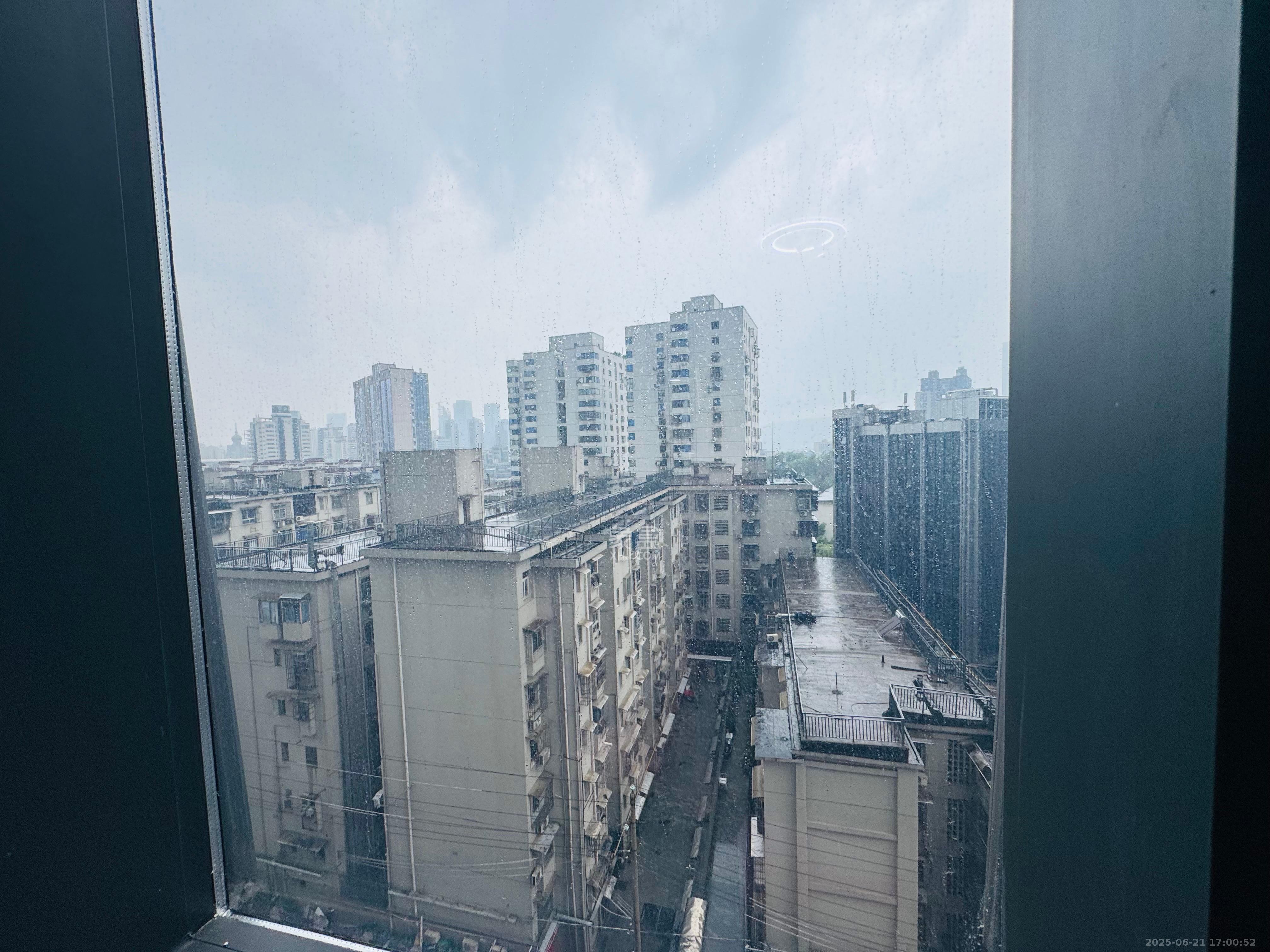 众东国际 1室1厅1卫 1800.0元/月 众东国际 1室1厅1卫 1800.0元/月室内图