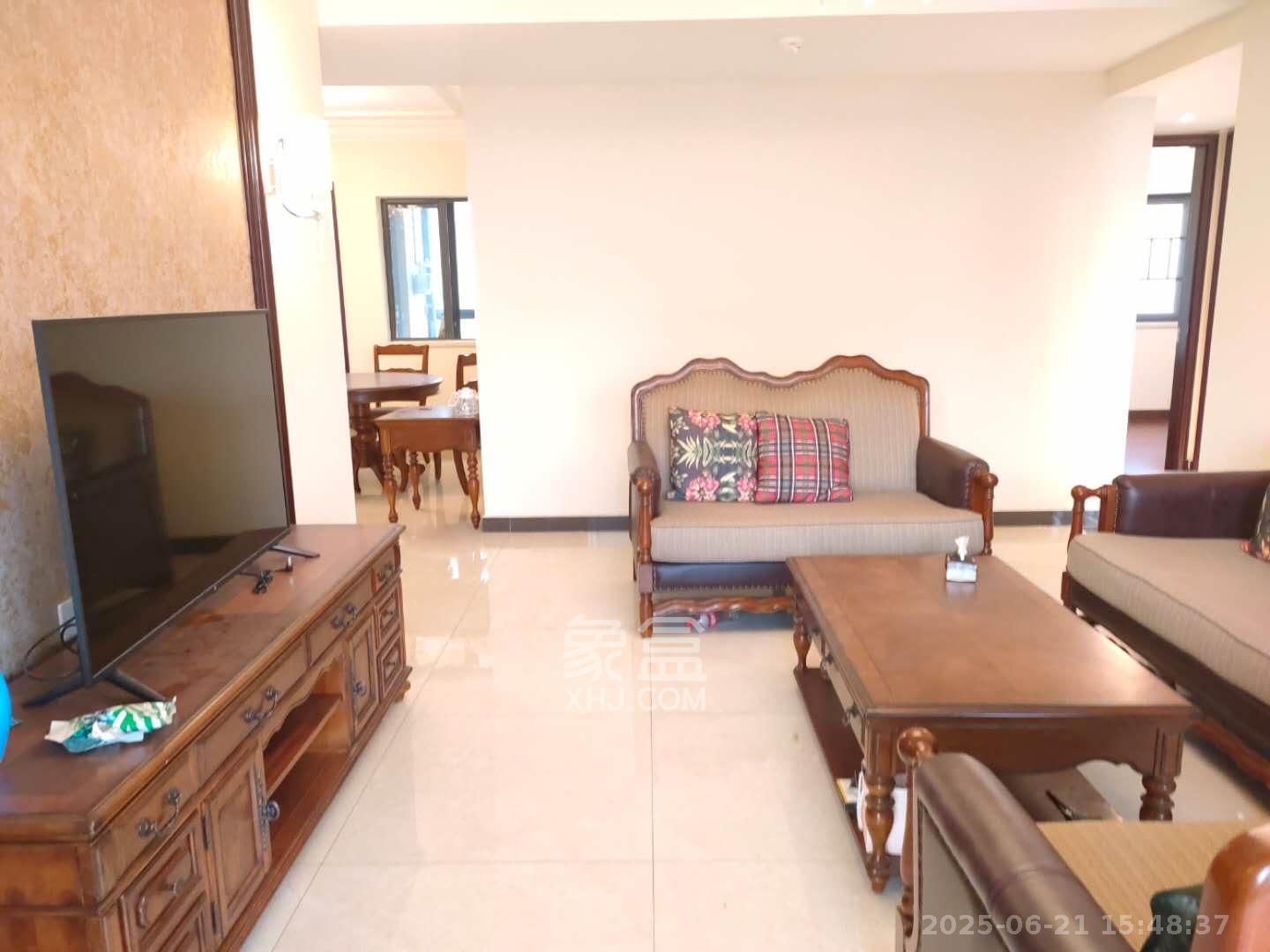 恒大翡翠华庭 3室2厅2卫 2300.0元/月 恒大翡翠华庭 3室2厅2卫 2300.0元/月室内图