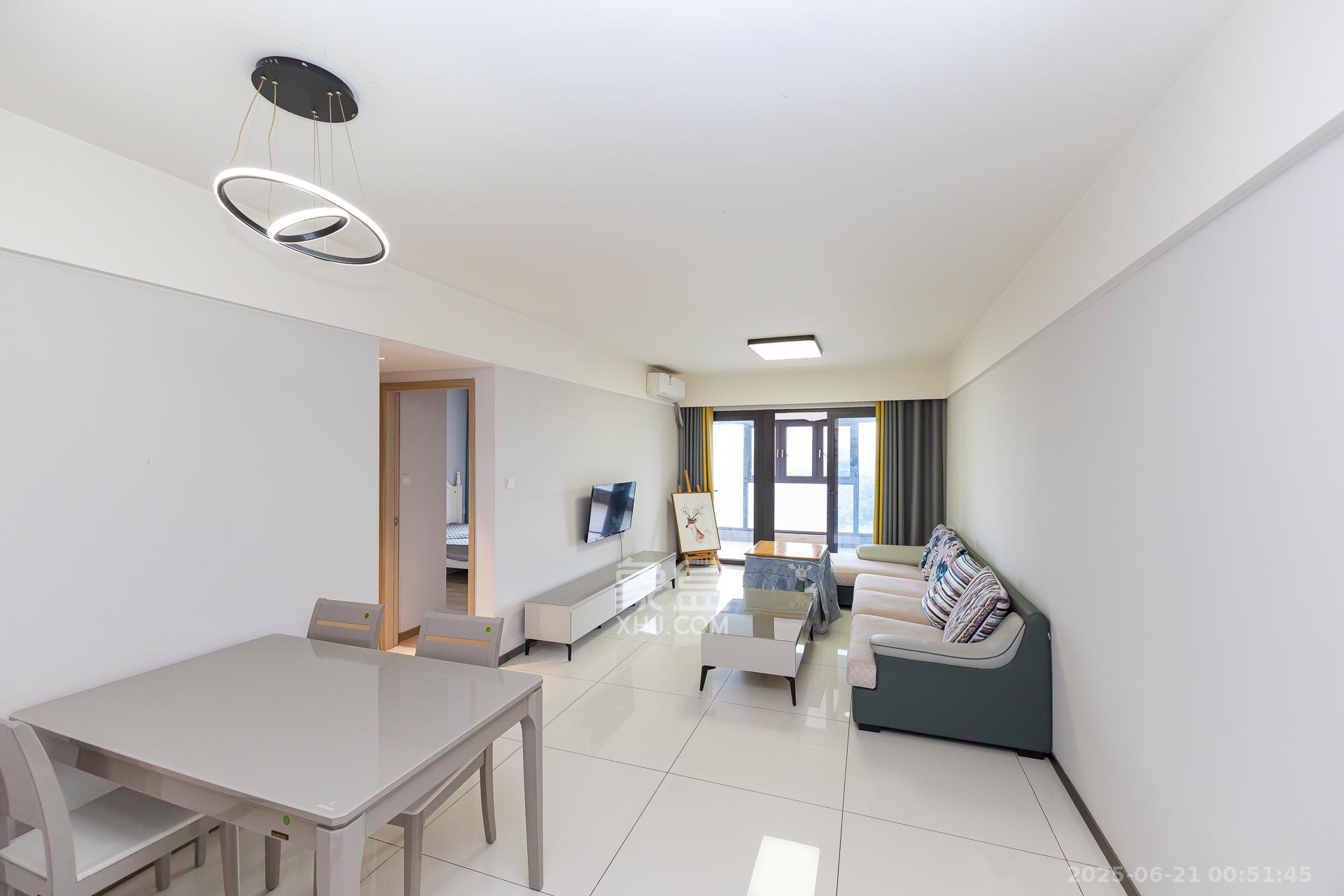 时代倾城五期 3室2厅1卫 68.0万 时代倾城五期 3室2厅1卫 68.0万客厅