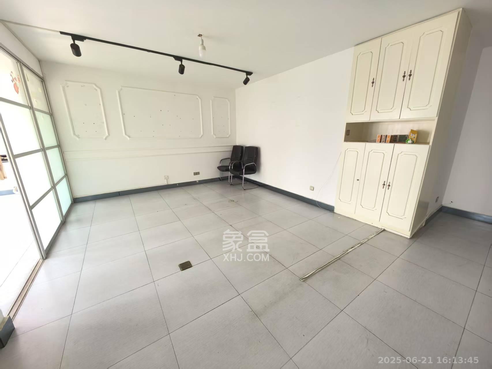东一国际  1室1厅1卫   2300.00元/月室内图