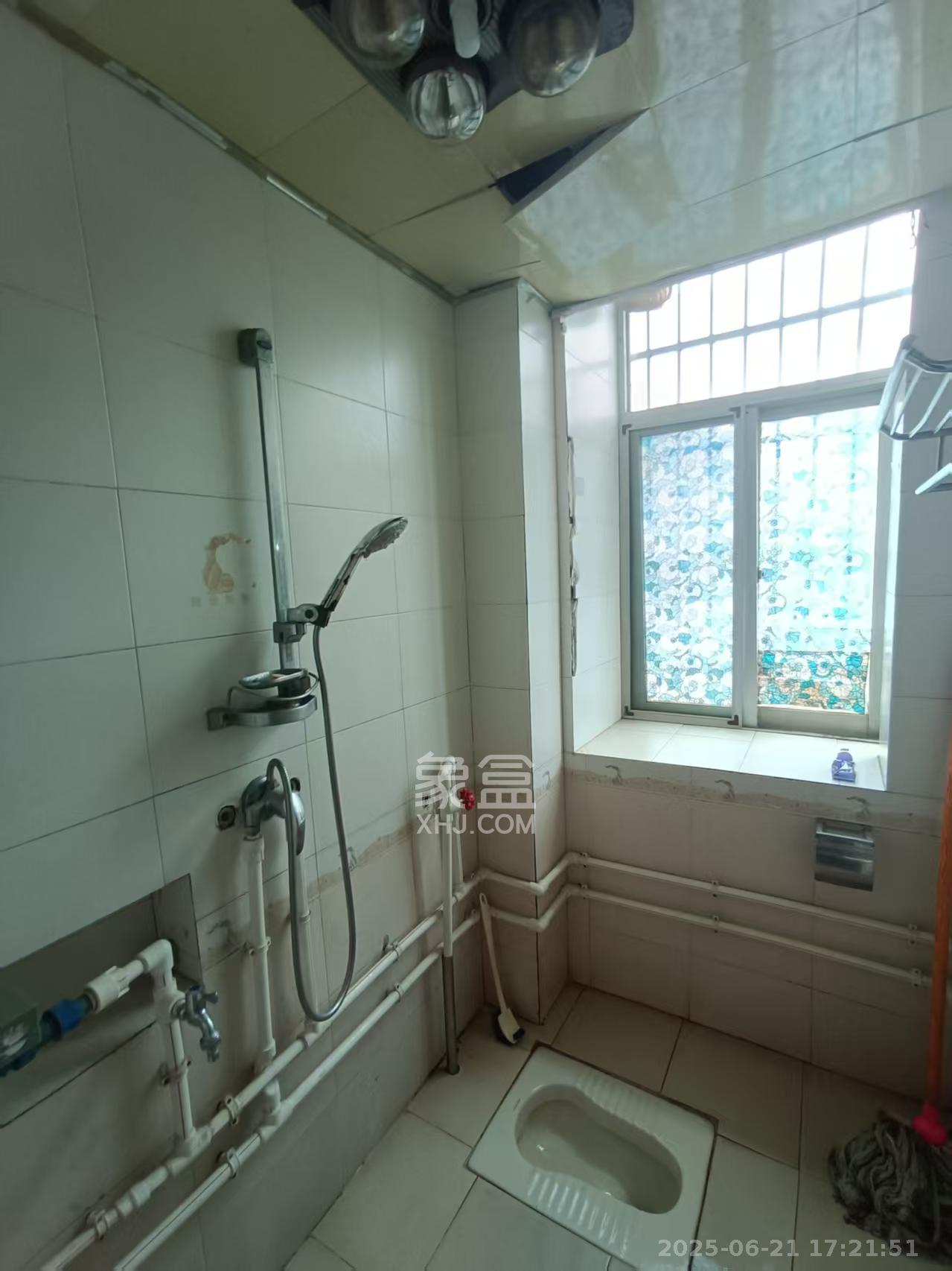 洞井一小区  3室2厅2卫    2000.0元/月室内图