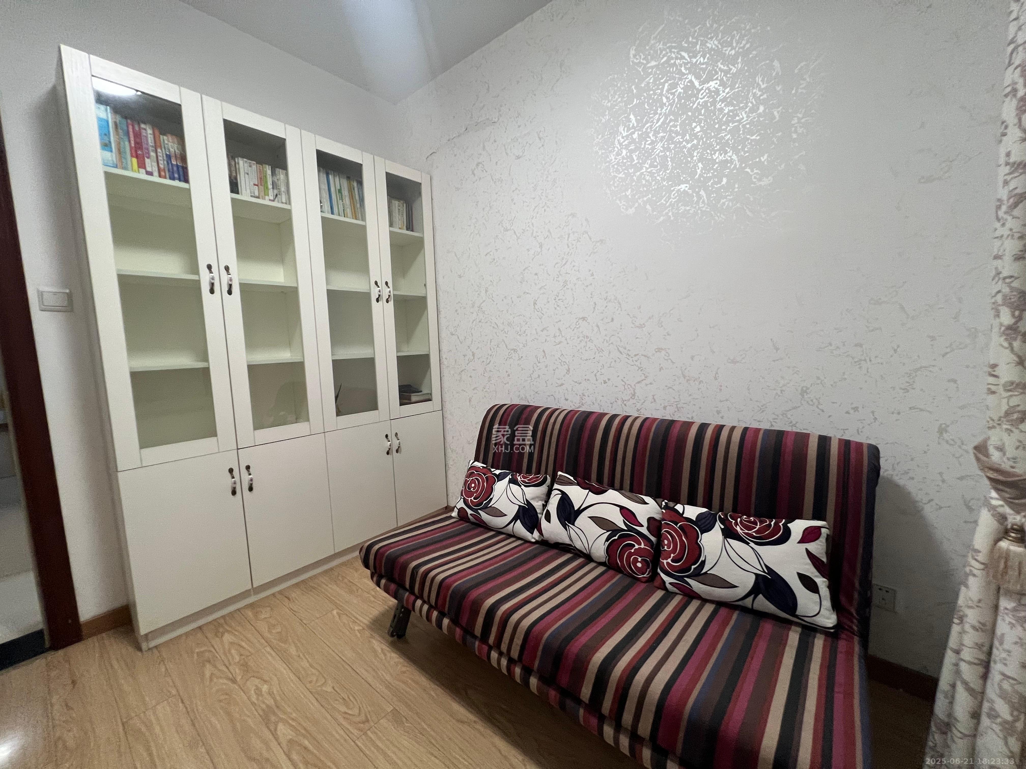 三江花中城  3室2厅2卫   3300.00元/月室内图