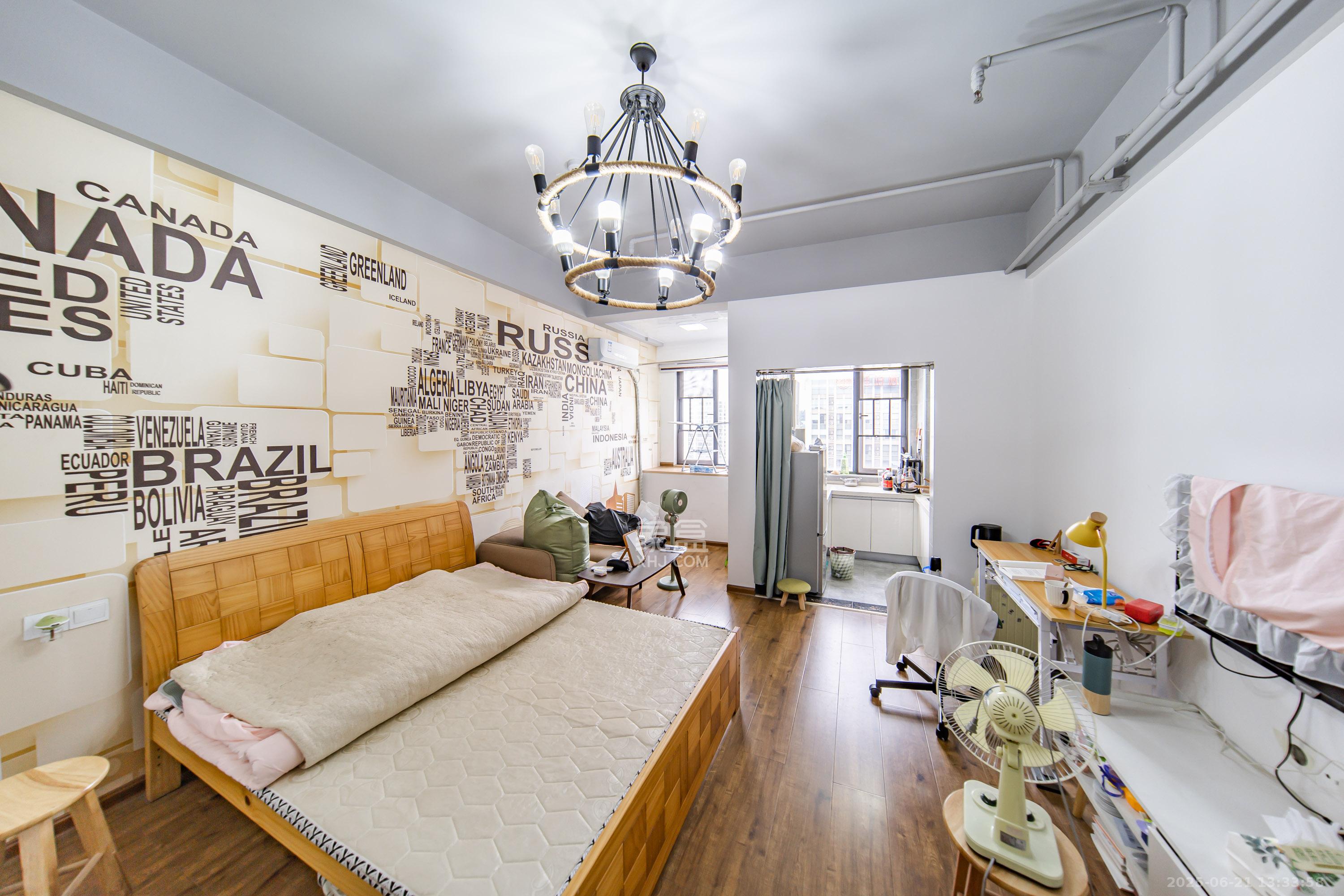 中南壹号院  1室1厅1卫    32.0万客厅