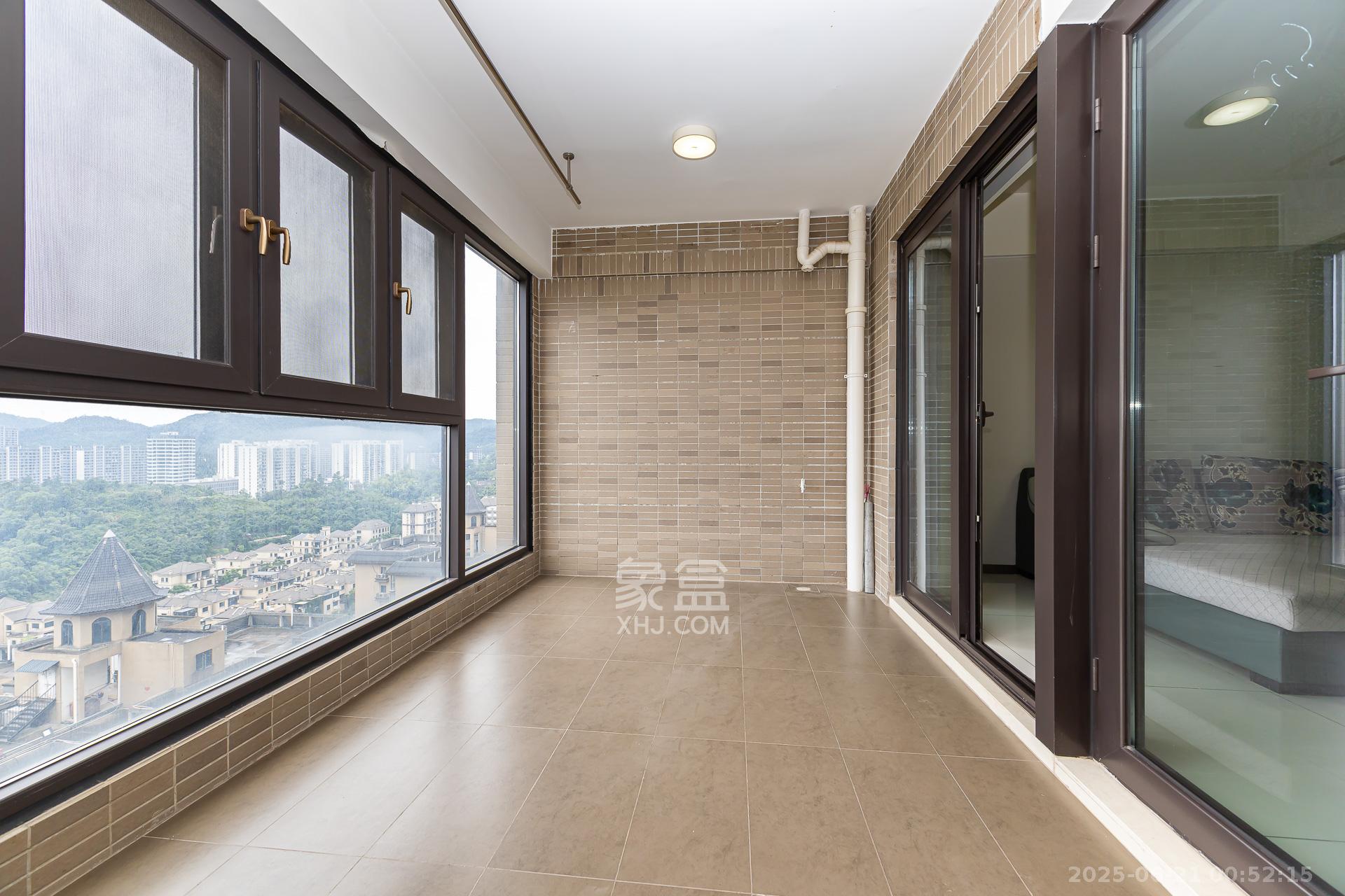 时代倾城五期 3室2厅1卫 68.0万 时代倾城五期 3室2厅1卫 68.0万阳台