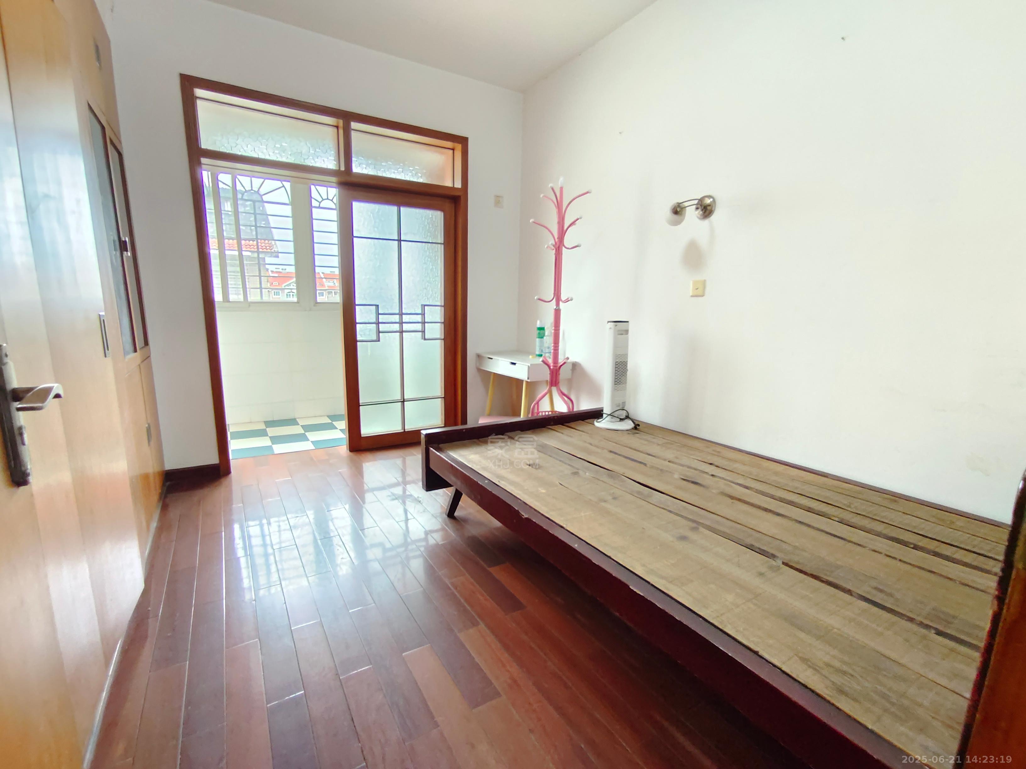 长城小区 4室2厅2卫 1350.0元/月 长城小区 4室2厅2卫 1350.0元/月室内图