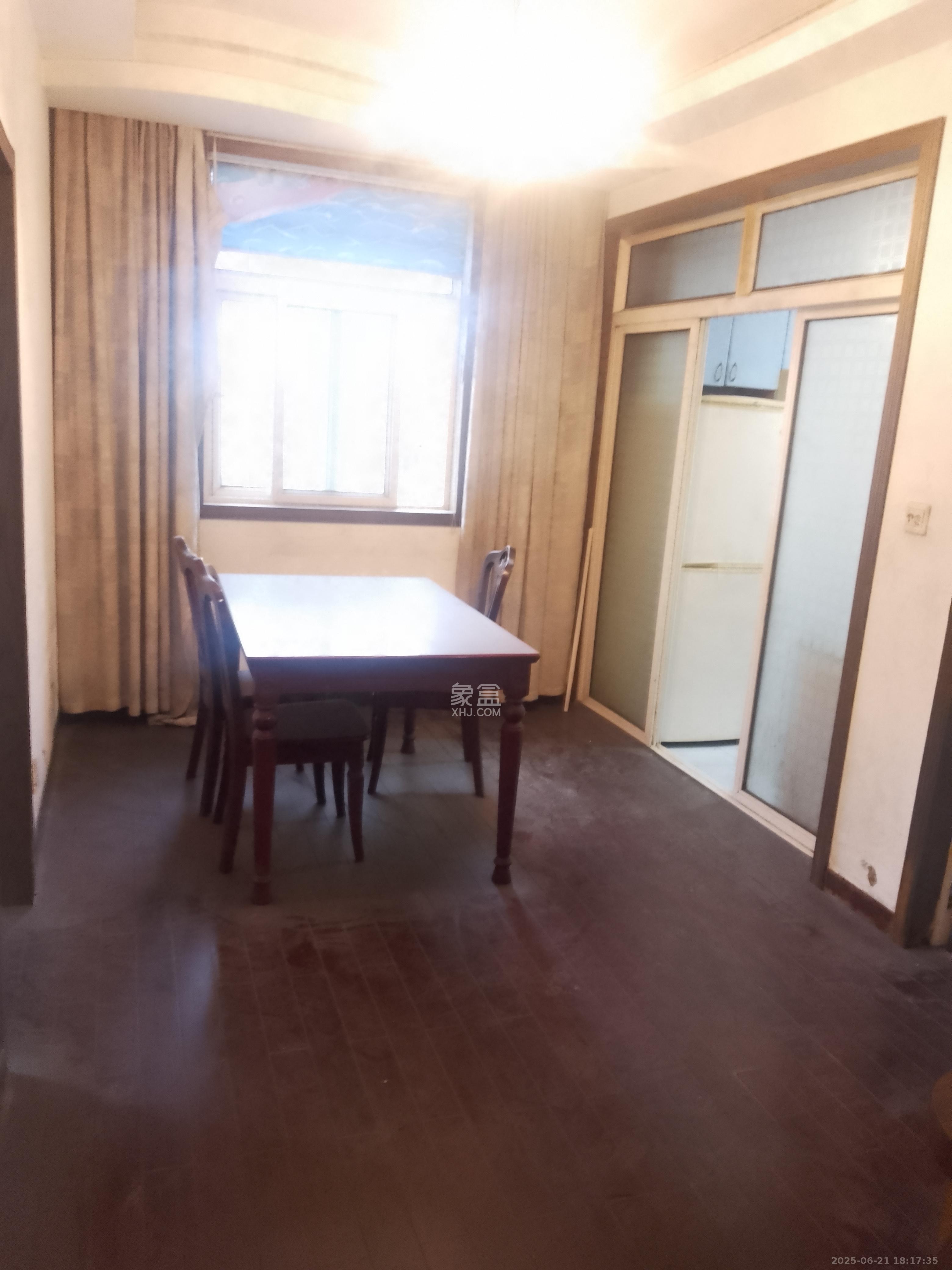 南湖路水工机械厂宿舍 1室2厅1卫 1800.0元/月 南湖路水工机械厂宿舍 1室2厅1卫 1800.0元/月室内图