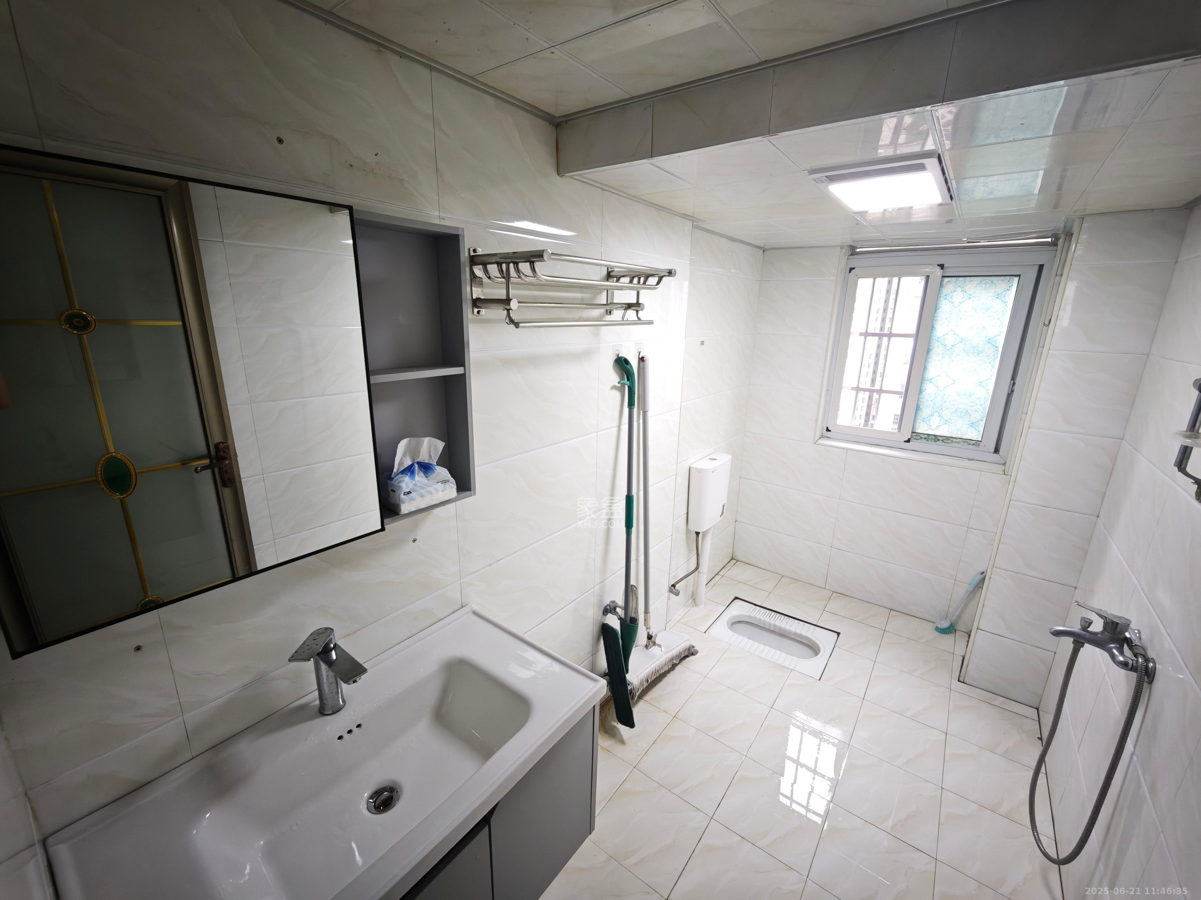 骑龙安置小区 4室2厅1卫 2500.0元/月 骑龙安置小区 4室2厅1卫 2500.0元/月室内图