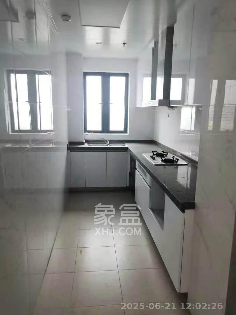 恒大翡翠华庭 3室2厅2卫 1800.0元/月 恒大翡翠华庭 3室2厅2卫 1800.0元/月室内图