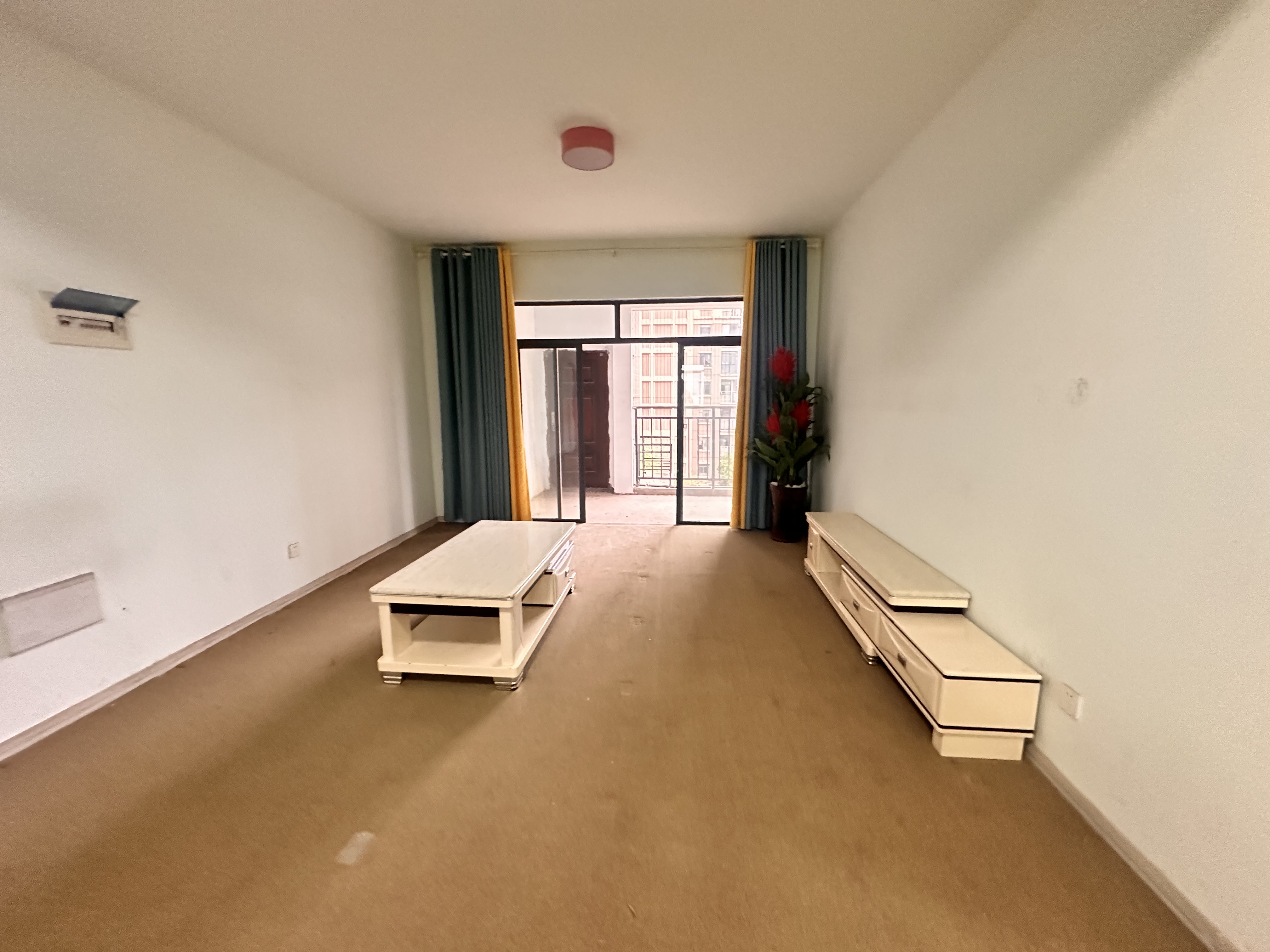 华洲佳园  3室2厅2卫   1500.00元/月室内图