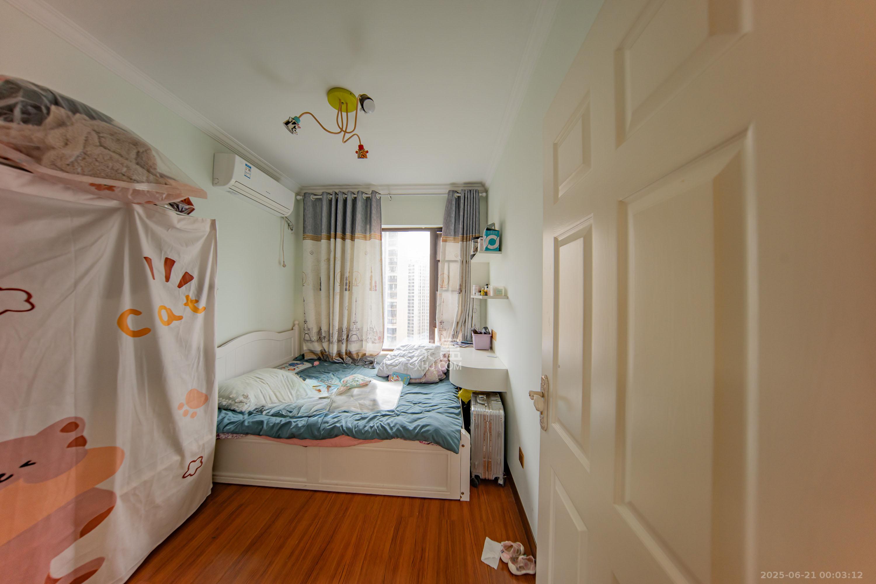 华润橡树湾 4室2厅2卫 102.8万 华润橡树湾 4室2厅2卫 102.8万卧室