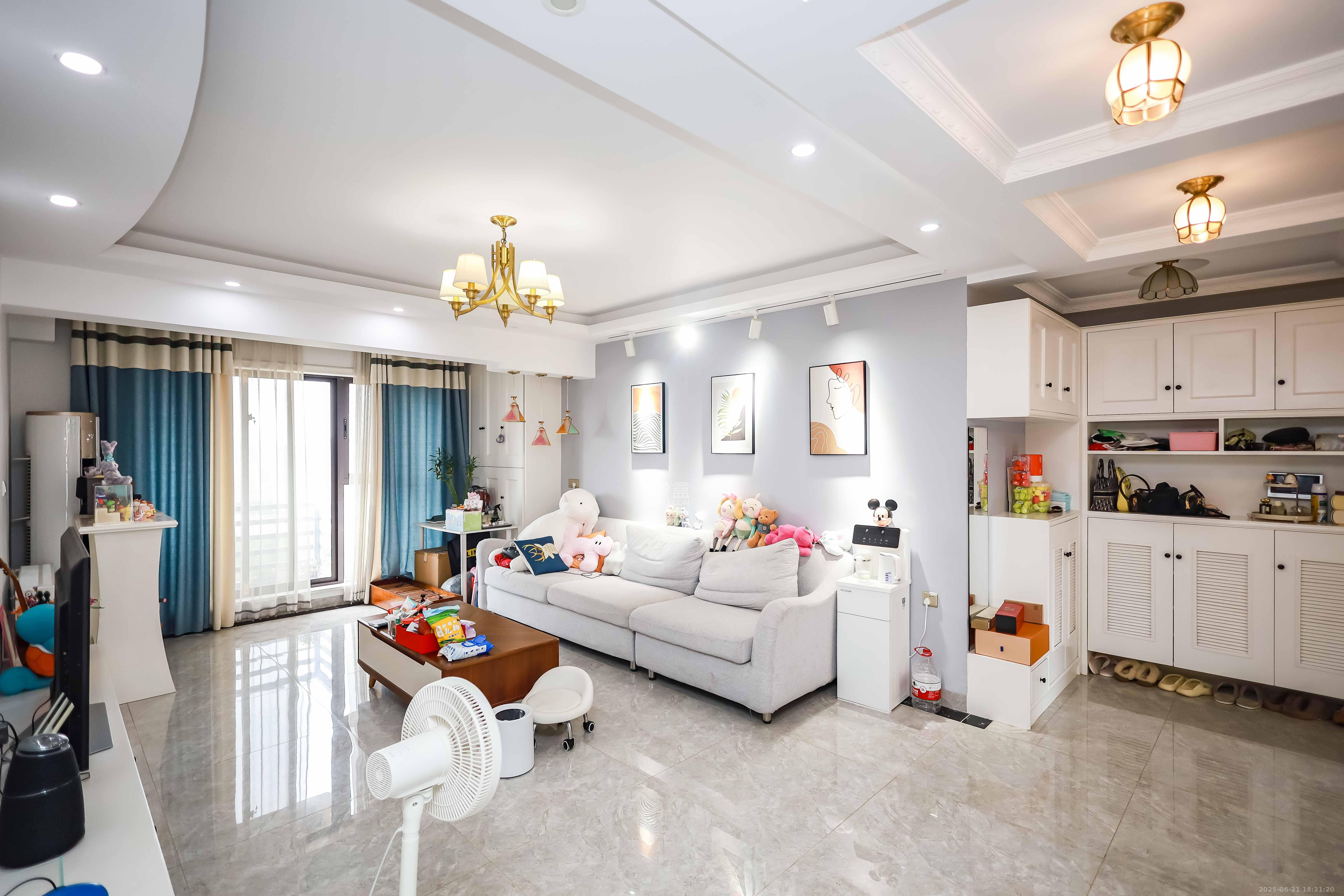 奥克斯缔壹城  3室2厅2卫    121.8万 奥克斯缔壹城  3室2厅2卫    121.8万客厅