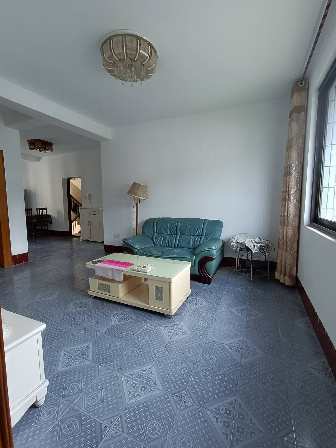 张家界公安局宿舍  3室2厅1卫    1000.0元/月 张家界公安局宿舍  3室2厅1卫    1000.0元/月室内图