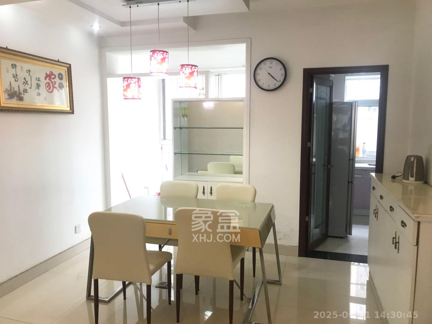 嘉盛华庭(一期、二期、三期) 3室2厅2卫 3000.0元/月 嘉盛华庭(一期、二期、三期) 3室2厅2卫 3000.0元/月室内图