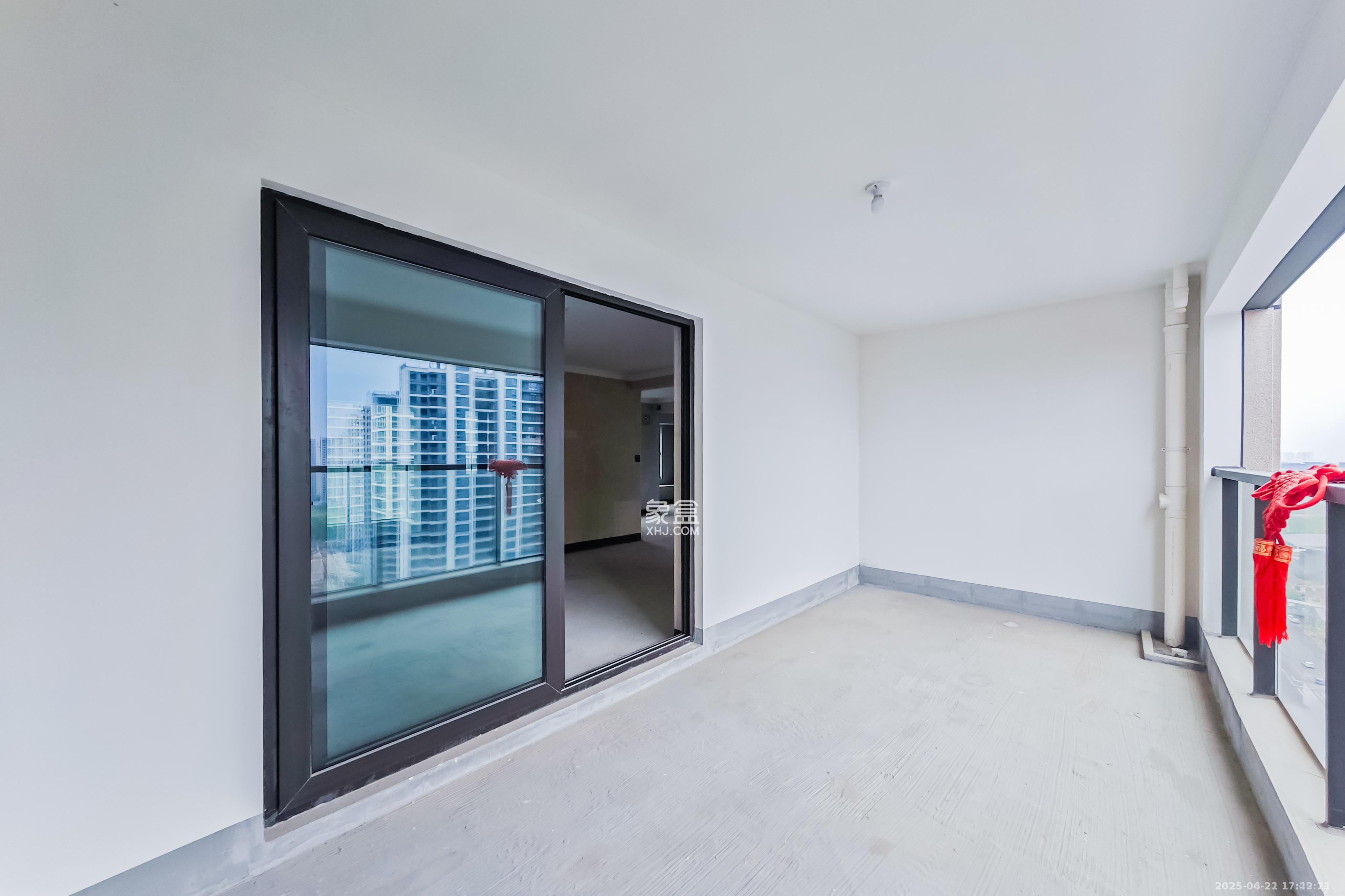建发玖洲观澜  4室2厅2卫   168.00万客厅