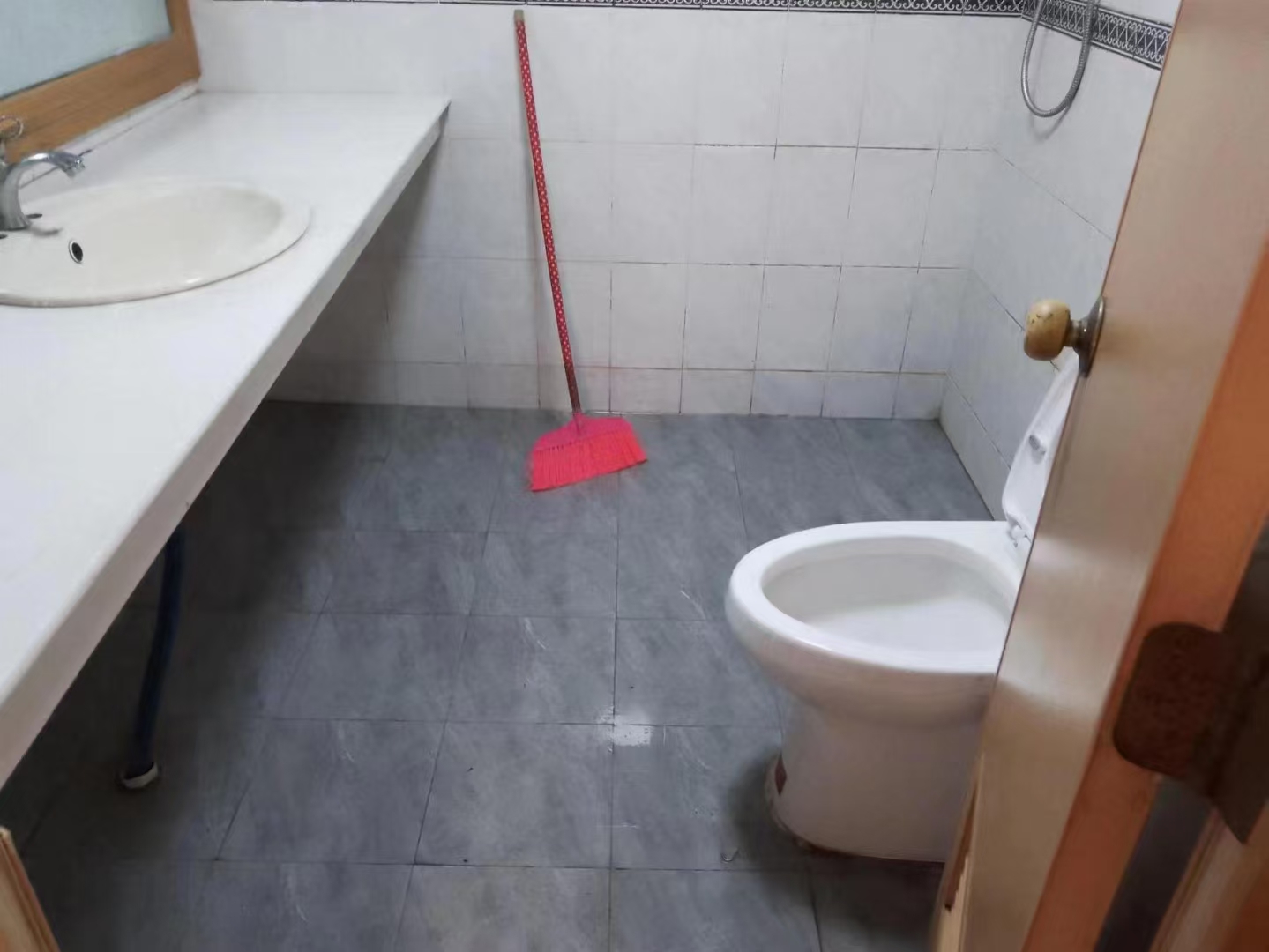 群芳花园 3室2厅2卫 2600.0元/月 群芳花园 3室2厅2卫 2600.0元/月室内图