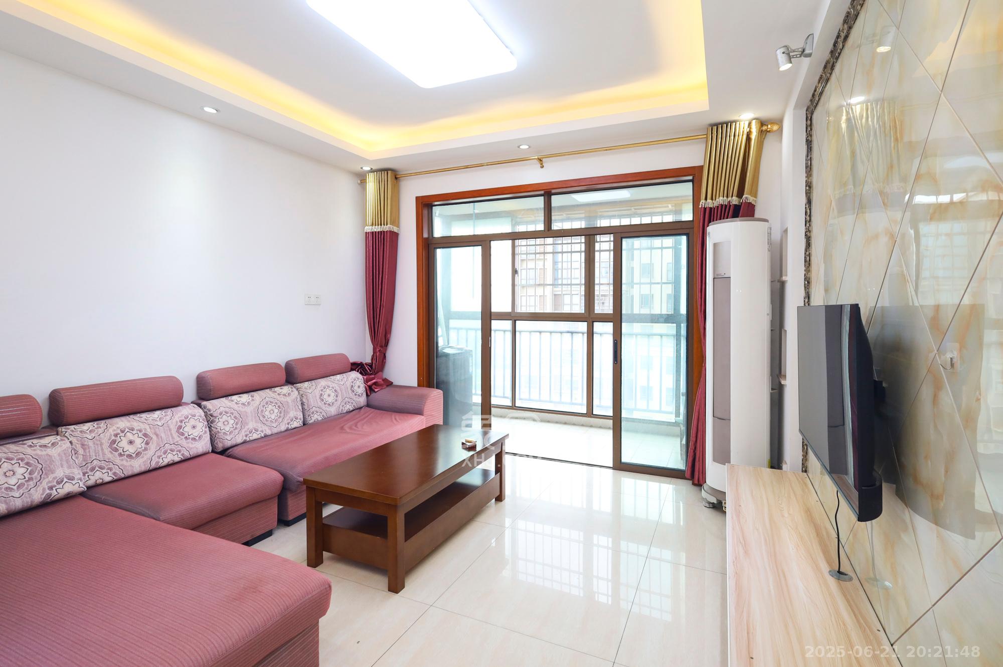 水木华麓 2室2厅1卫 58.0万 水木华麓 2室2厅1卫 58.0万客厅