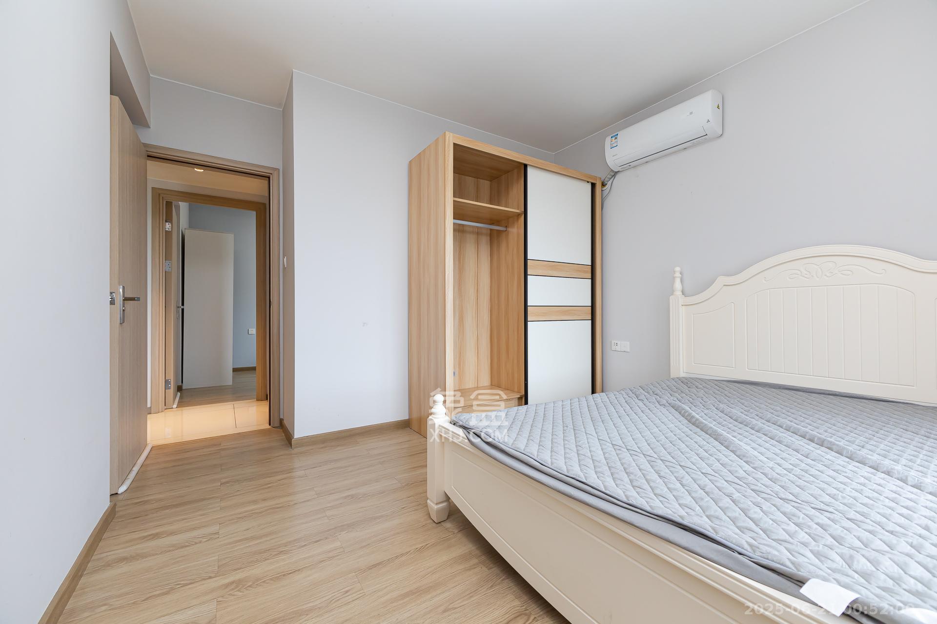 时代倾城五期 3室2厅1卫 68.0万 时代倾城五期 3室2厅1卫 68.0万卧室