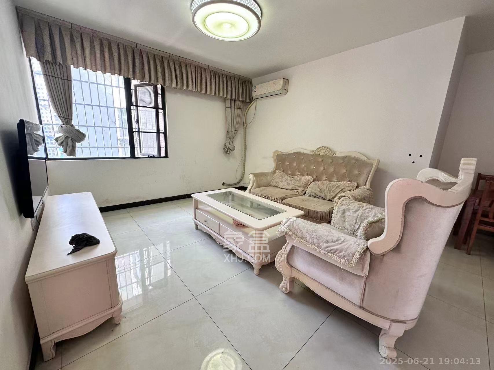 泰龙华府 3室2厅1卫 2200.0元/月 泰龙华府 3室2厅1卫 2200.0元/月室内图