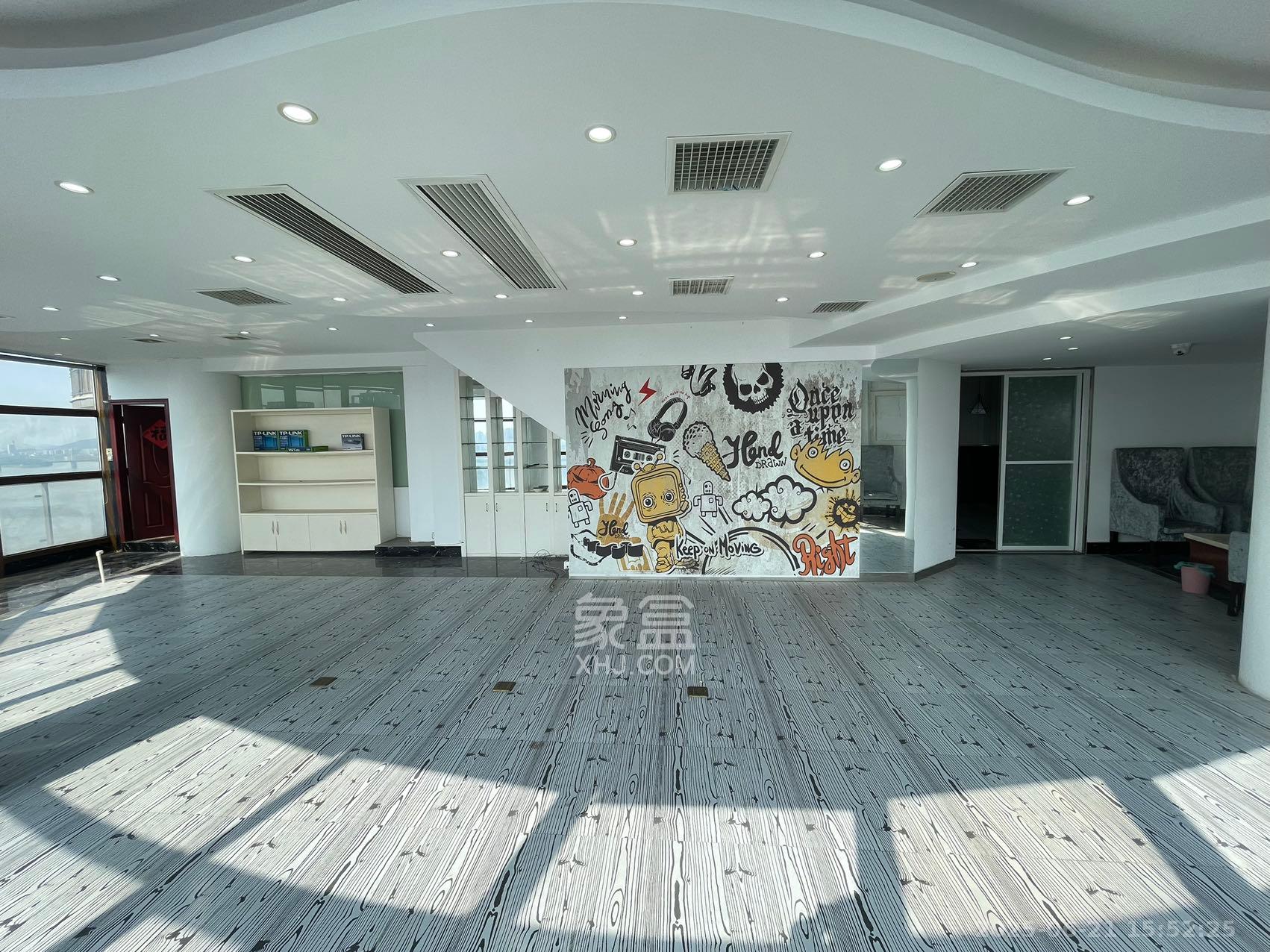 湘江世纪城富湾国际  5室2厅2卫    9500.0元/月室内图