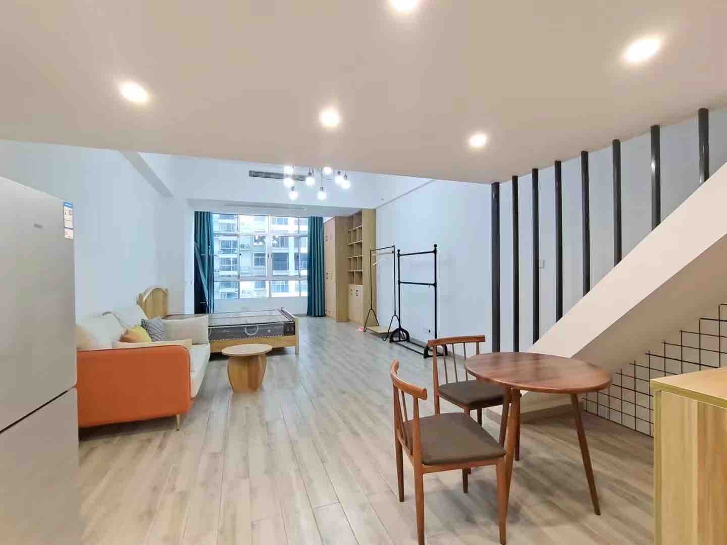 华南城市广场  1室1厅1卫   1500.00元/月