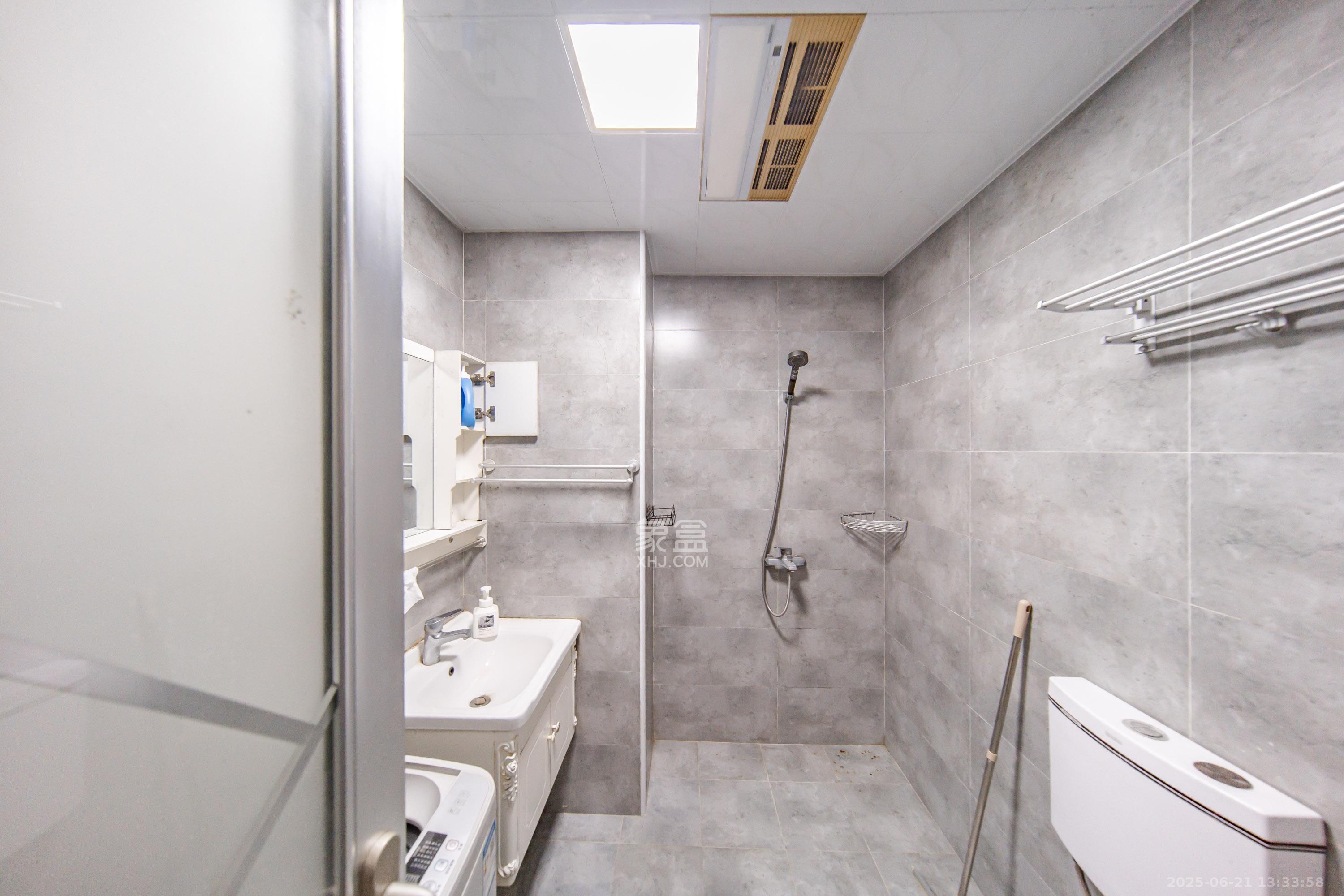 中南壹号院  1室1厅1卫    32.0万卫生间