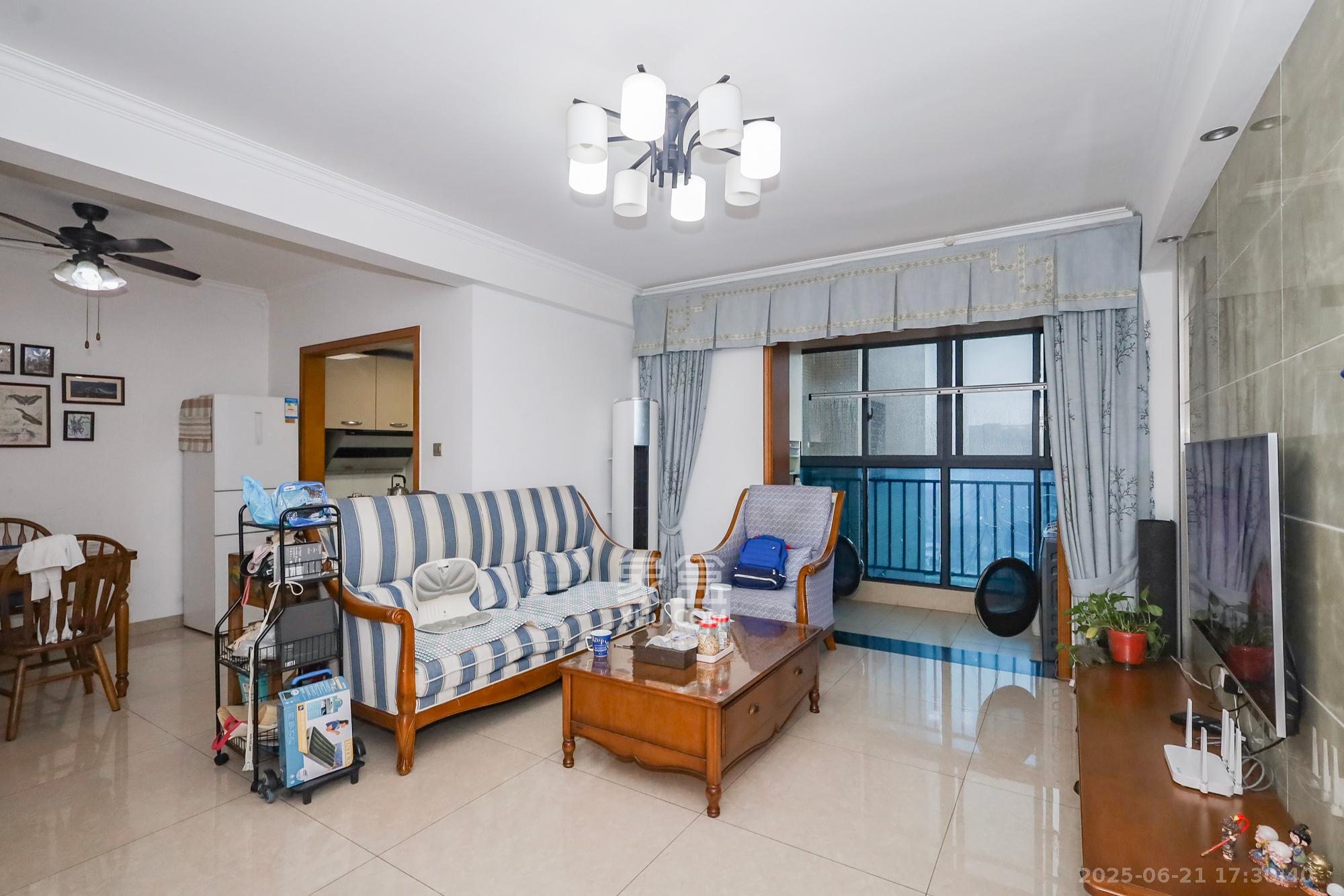 钰龙天下一期  3室1厅2卫    300.0万 钰龙天下一期  3室1厅2卫    300.0万客厅