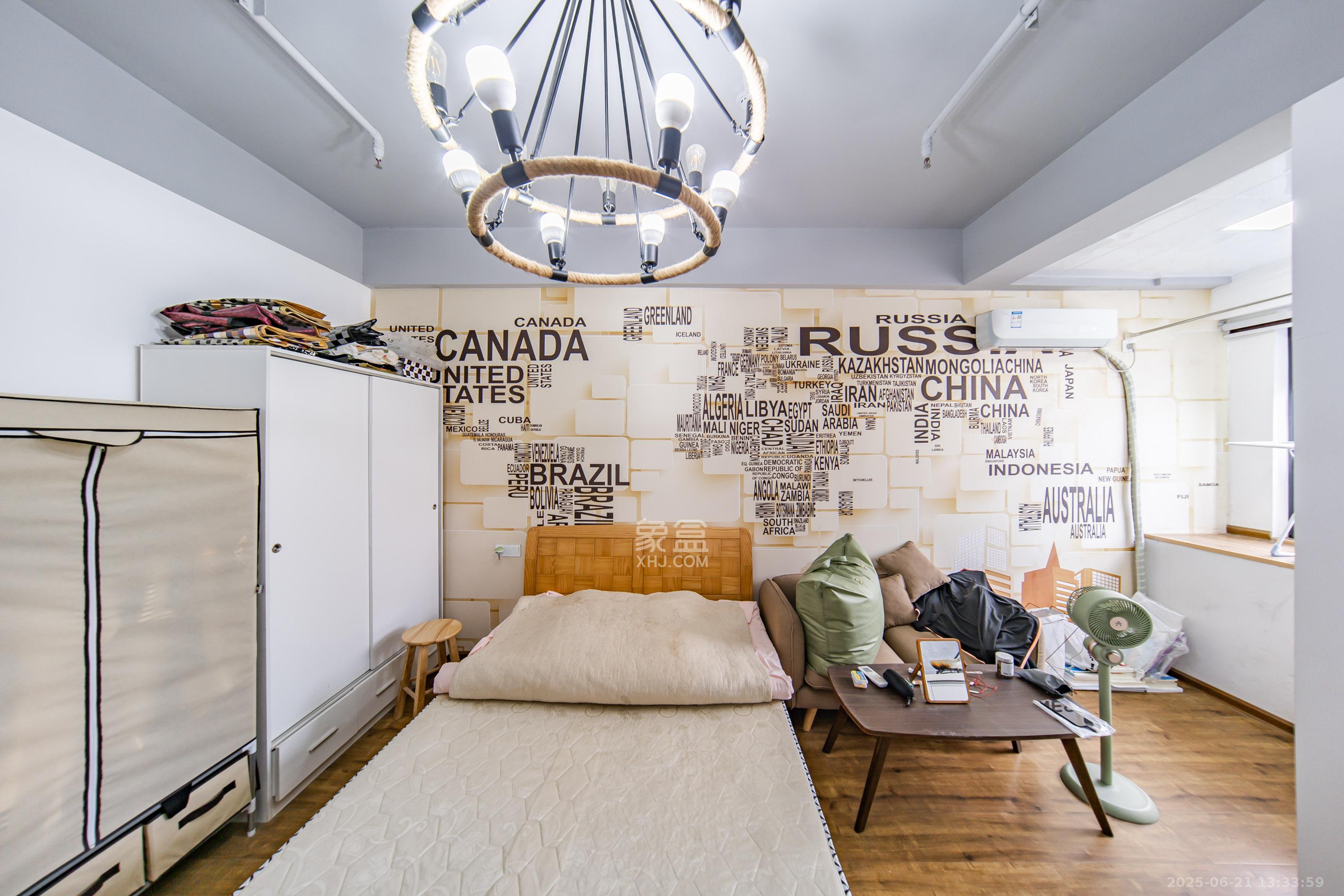 中南壹号院  1室1厅1卫    32.0万客厅