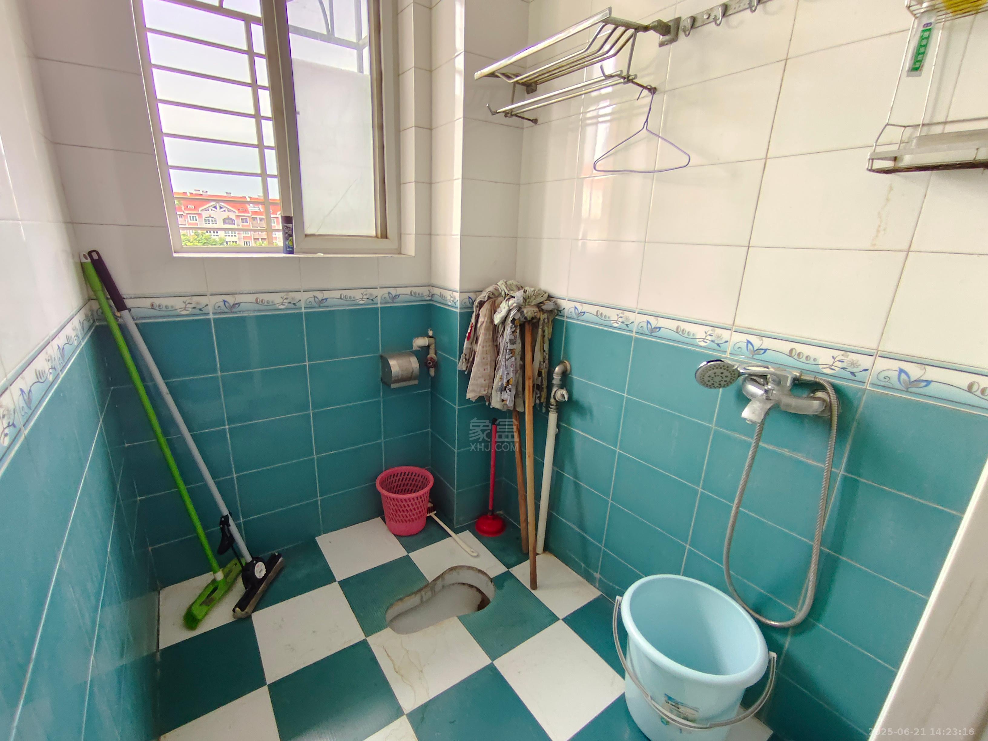 长城小区 4室2厅2卫 1350.0元/月 长城小区 4室2厅2卫 1350.0元/月室内图