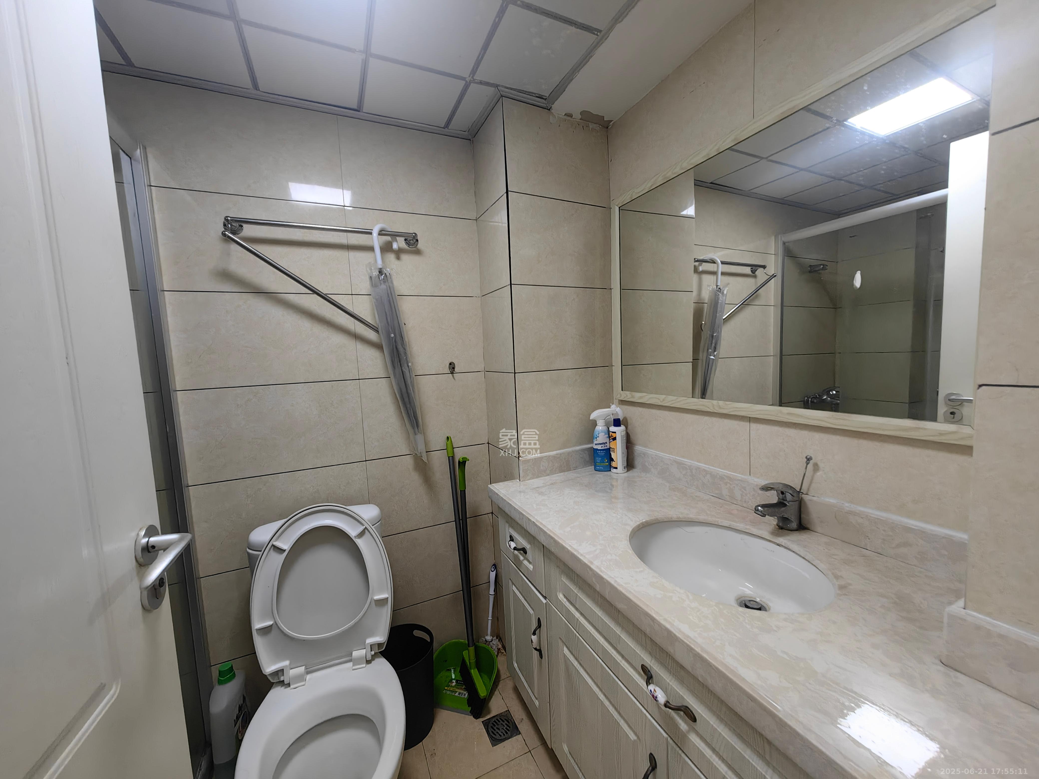 蓝湾国际广场 1室1厅1卫 1500.0元/月 蓝湾国际广场 1室1厅1卫 1500.0元/月室内图