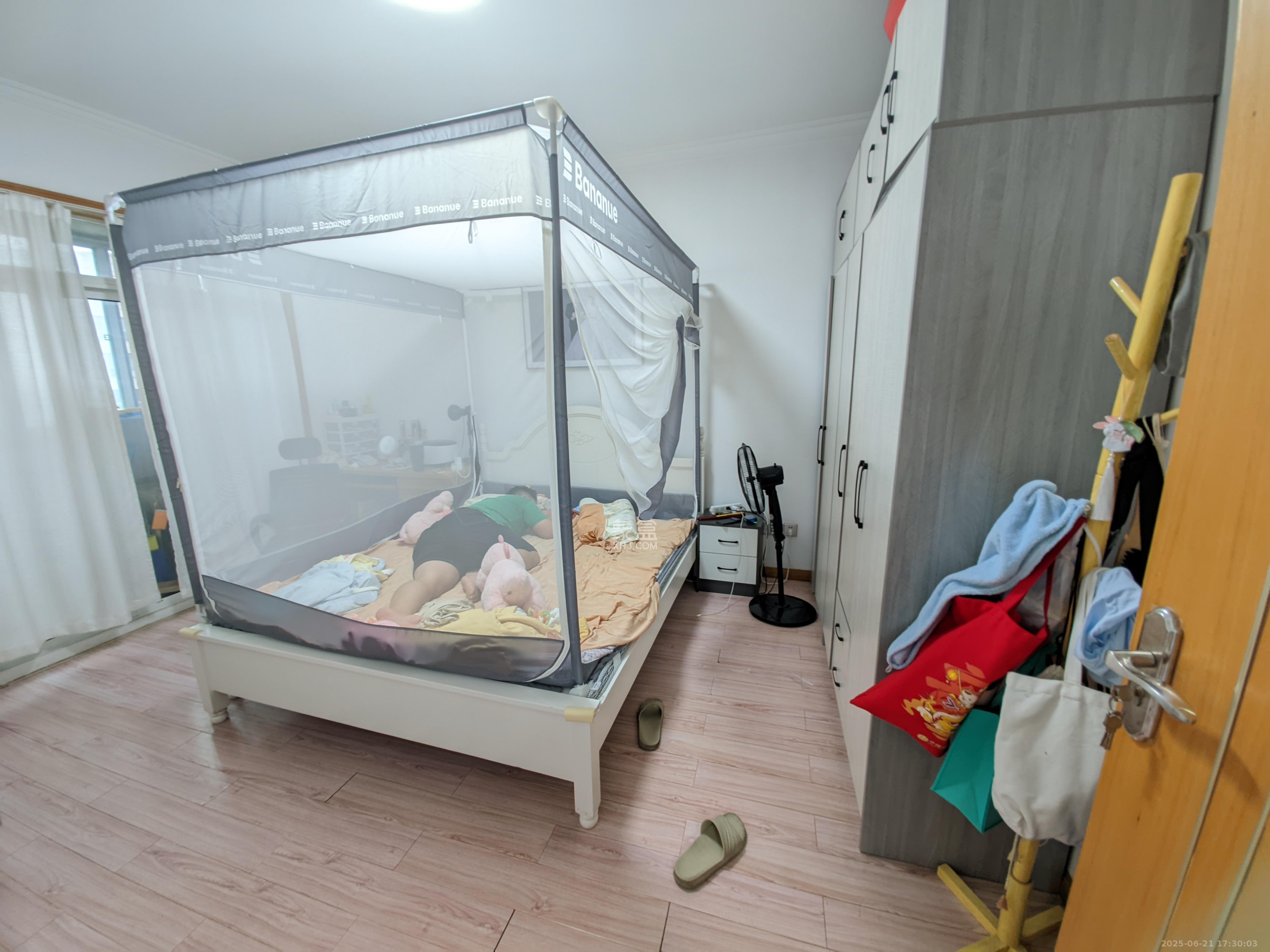 上河国际F座  2室1厅1卫   2300.00元/月室内图