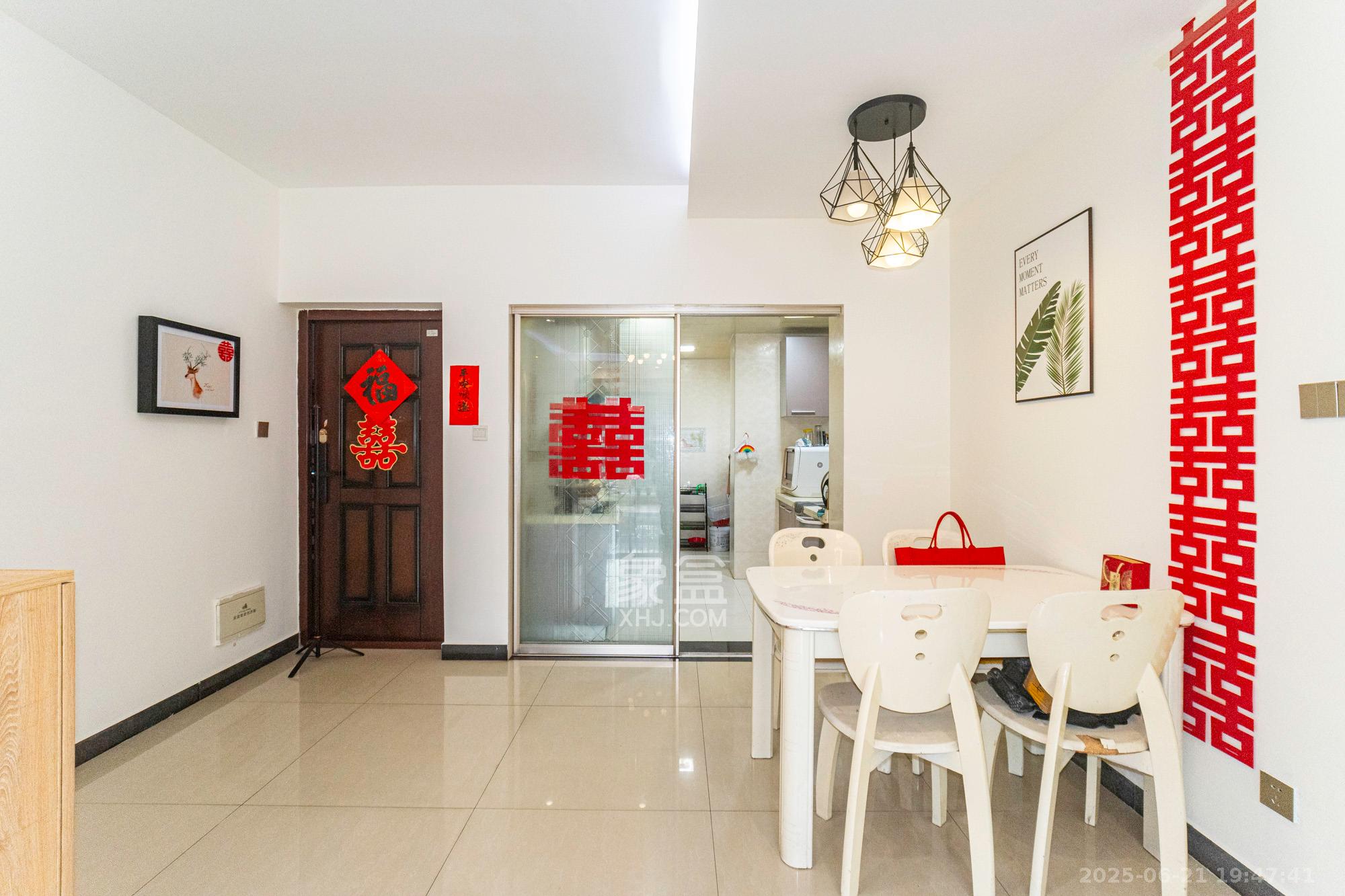 紫晶城  3室2厅2卫    76.0万 紫晶城  3室2厅2卫    76.0万客厅