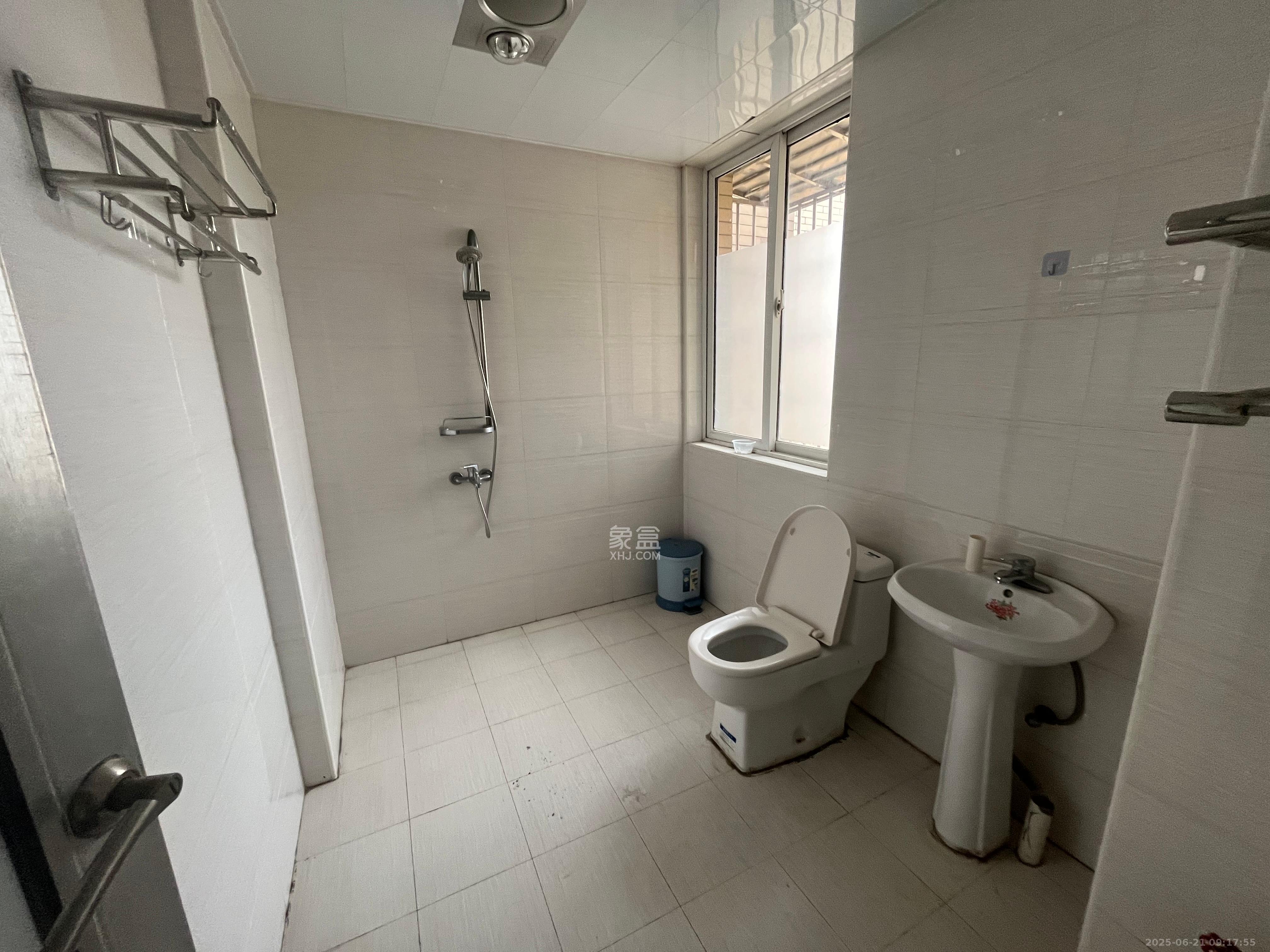 上河国际C区  4室2厅2卫    3500.0元/月室内图