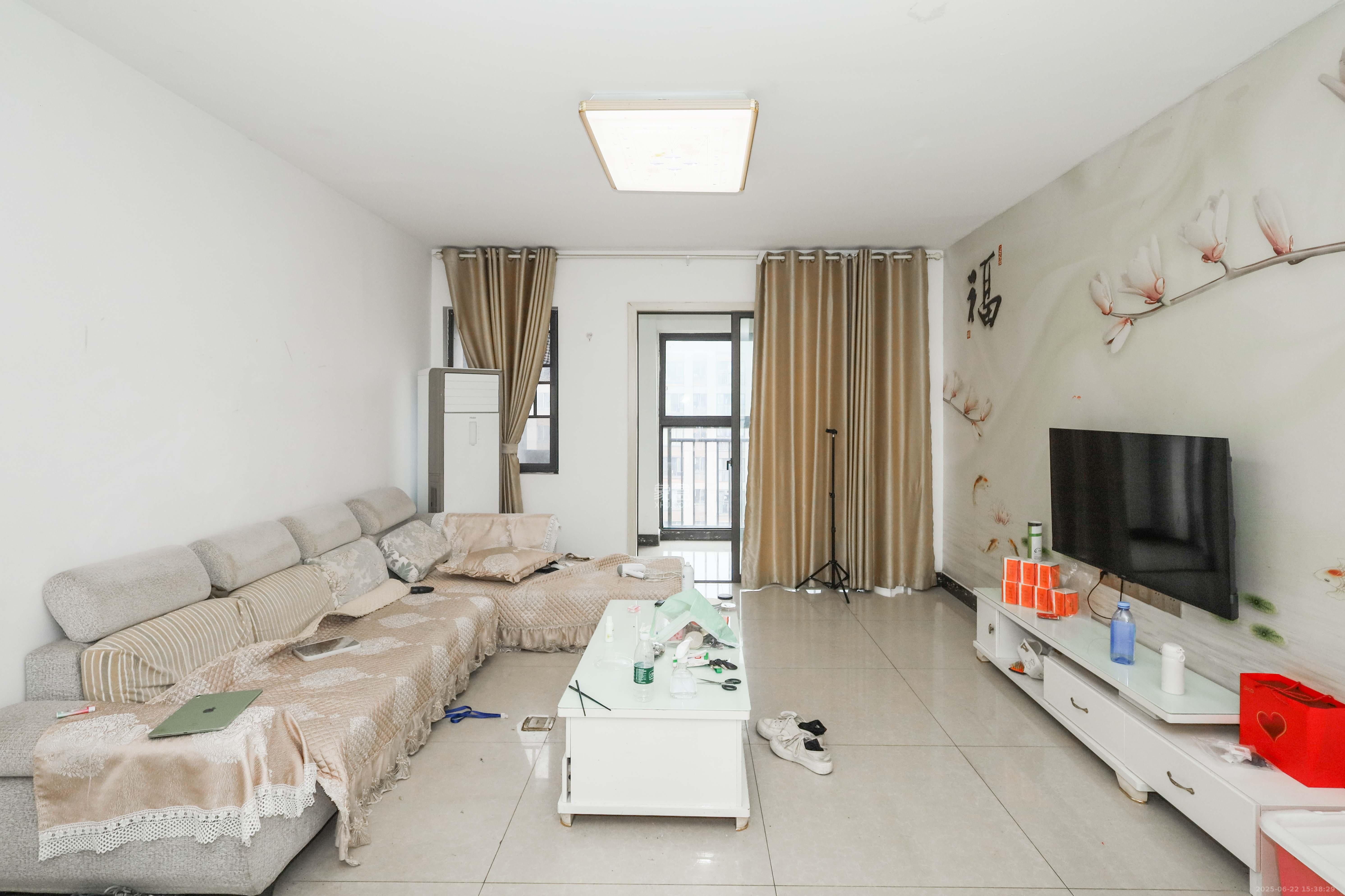 旭辉御府  3室2厅2卫    120.0万 旭辉御府  3室2厅2卫    120.0万客厅