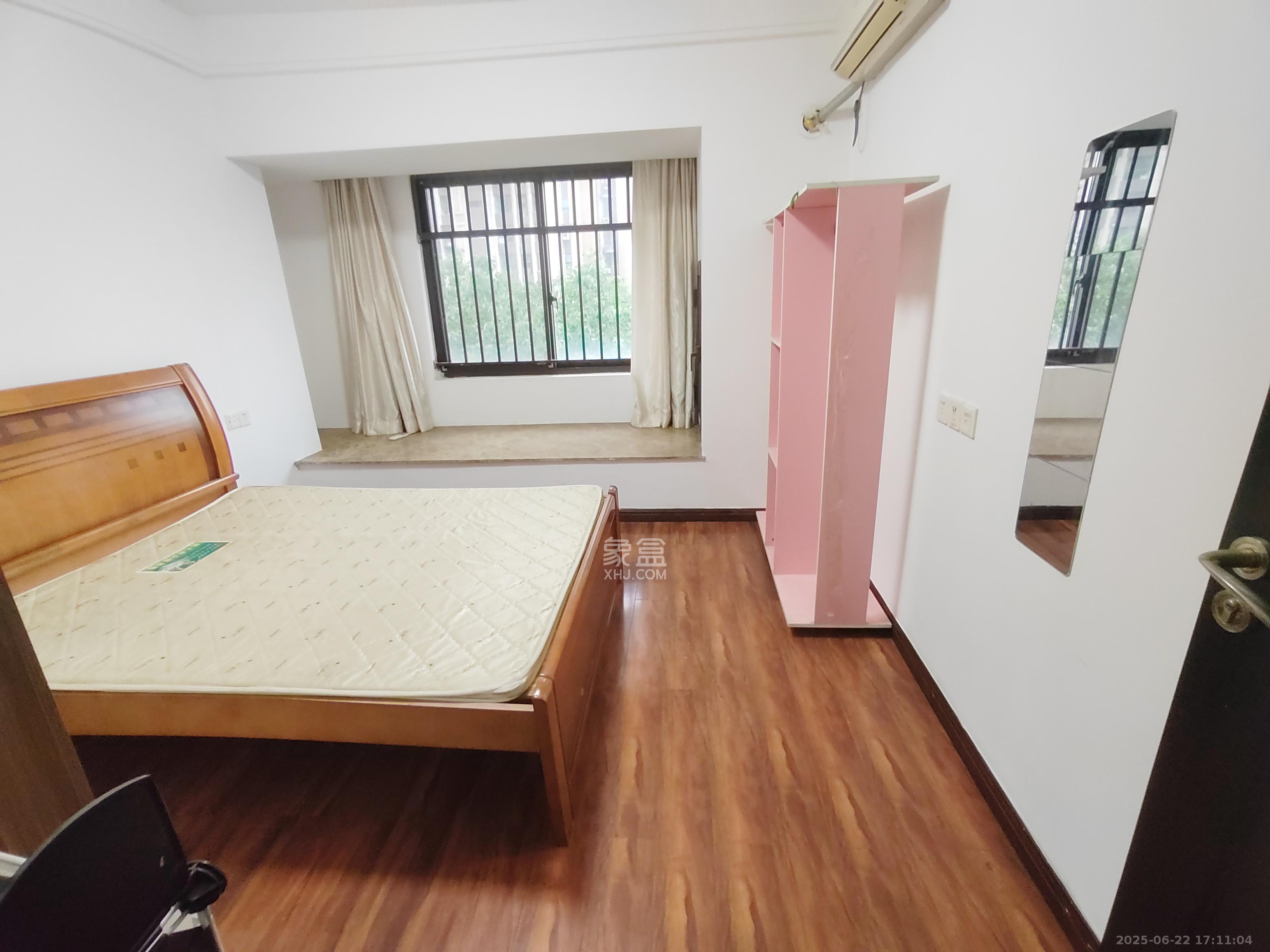 绿地中央广场  3室2厅1卫    2800.0元/月 绿地中央广场  3室2厅1卫    2800.0元/月室内图