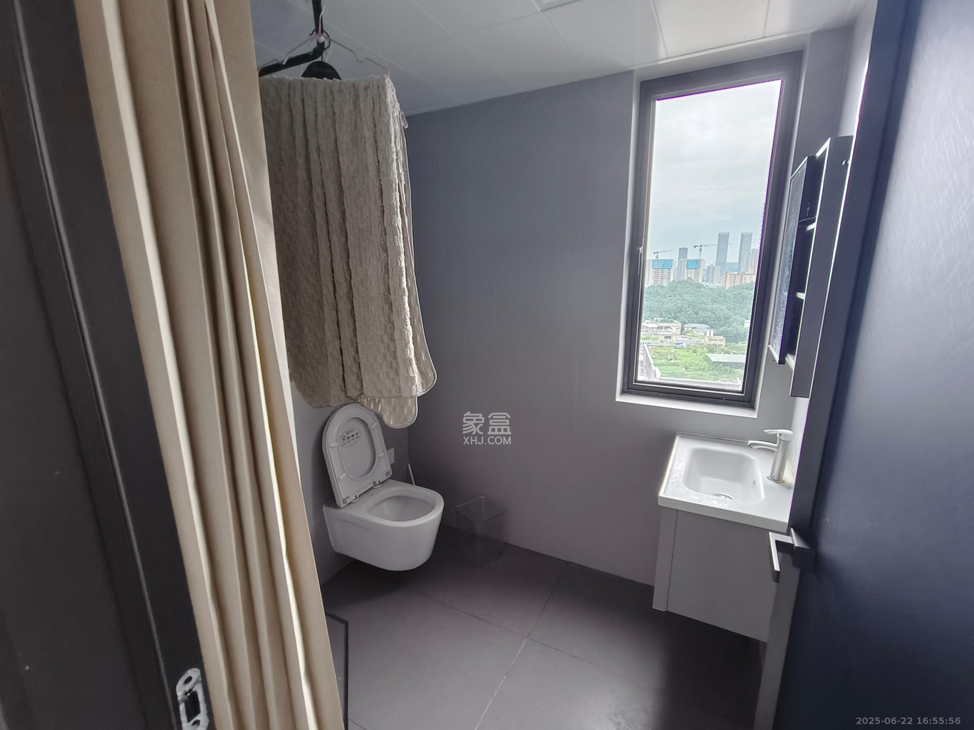 好莱城(弘德西街) 3室2厅2卫 3200.0元/月 好莱城(弘德西街) 3室2厅2卫 3200.0元/月室内图