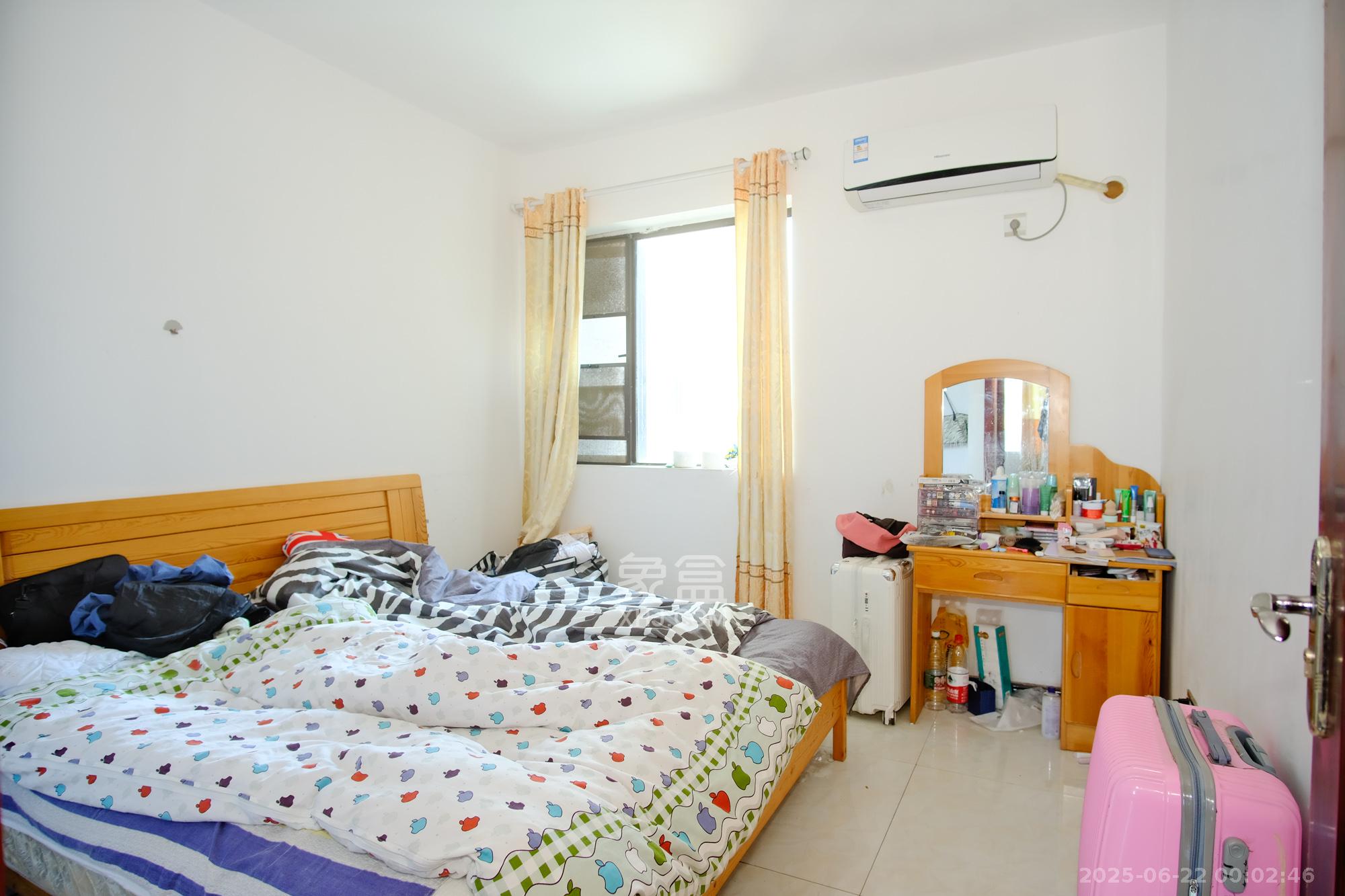 盛地春天里 3室2厅1卫 51.8万 盛地春天里 3室2厅1卫 51.8万卧室